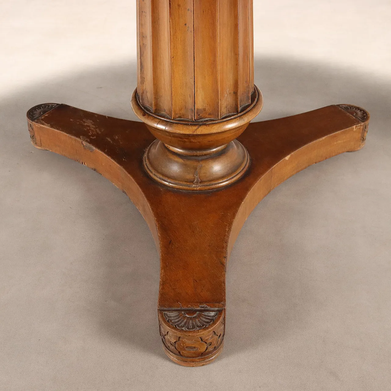 Tavolo tondo in noce, '800 6