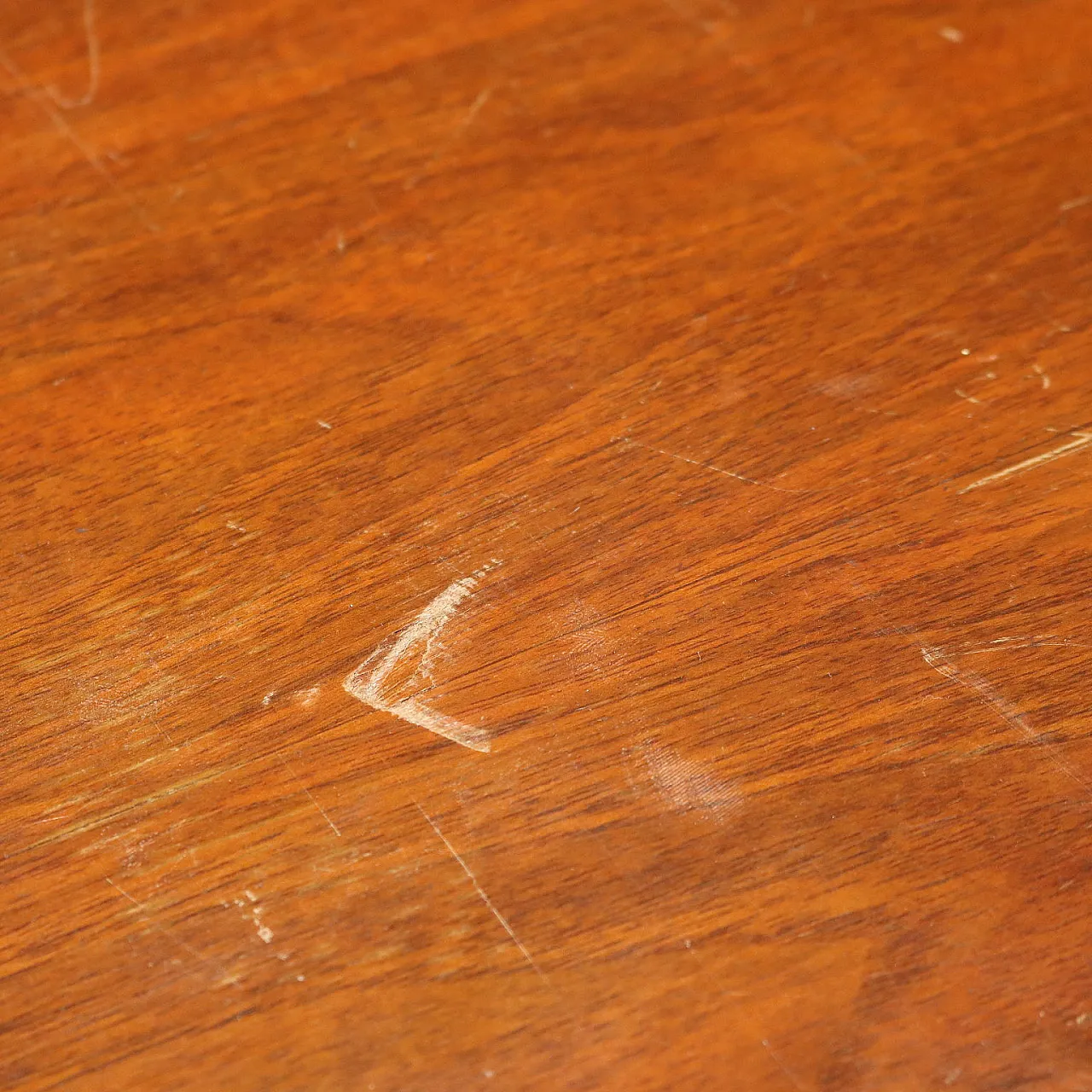 Tavolo tondo in noce, '800 9