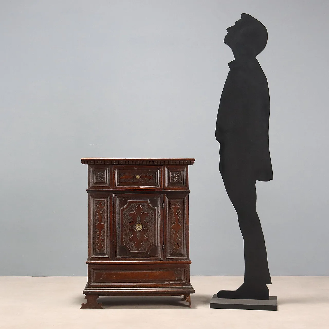 Comodino Barocco in noce, primo '700 3