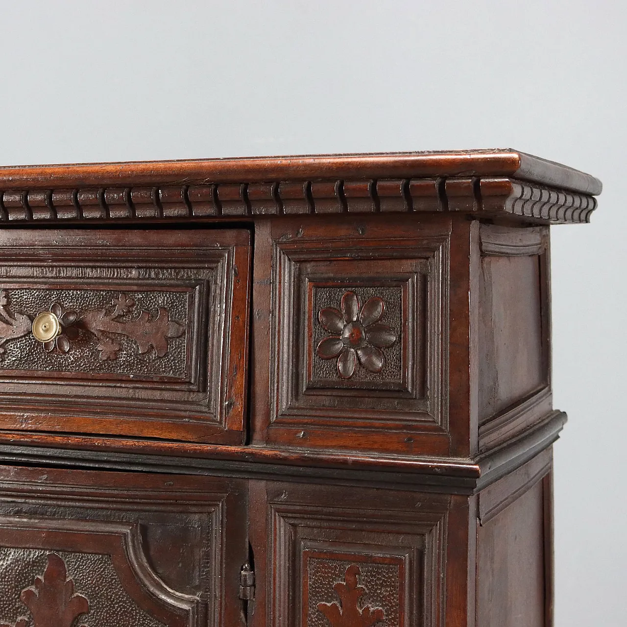 Comodino Barocco in noce, primo '700 5