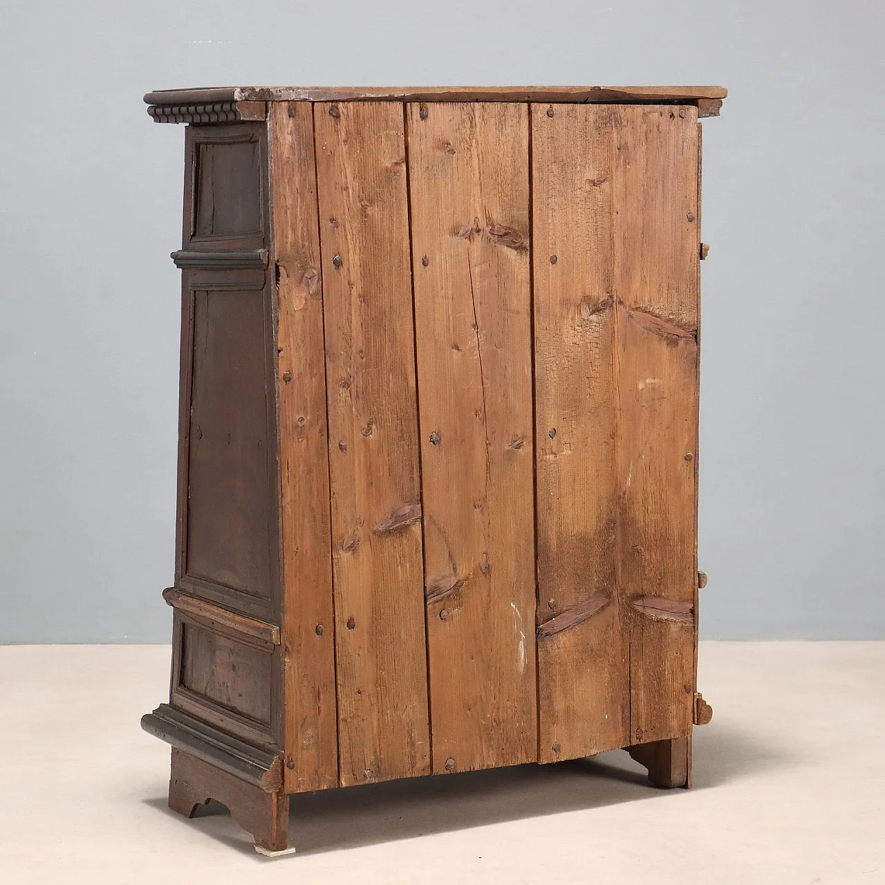 Comodino Barocco in noce, primo '700 9