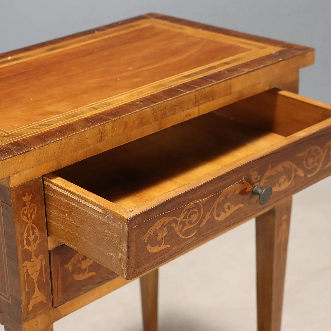 Pair of bedside tables in different woods, 20th century 4