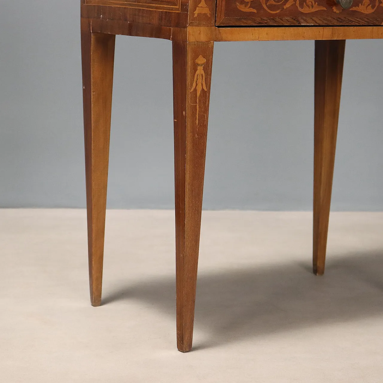 Pair of bedside tables in different woods, 20th century 5