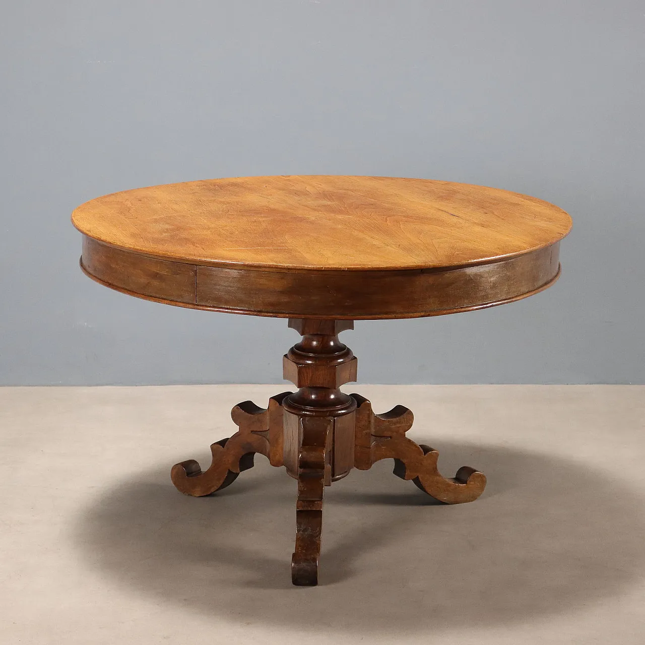 Walnut table, 19th century 1