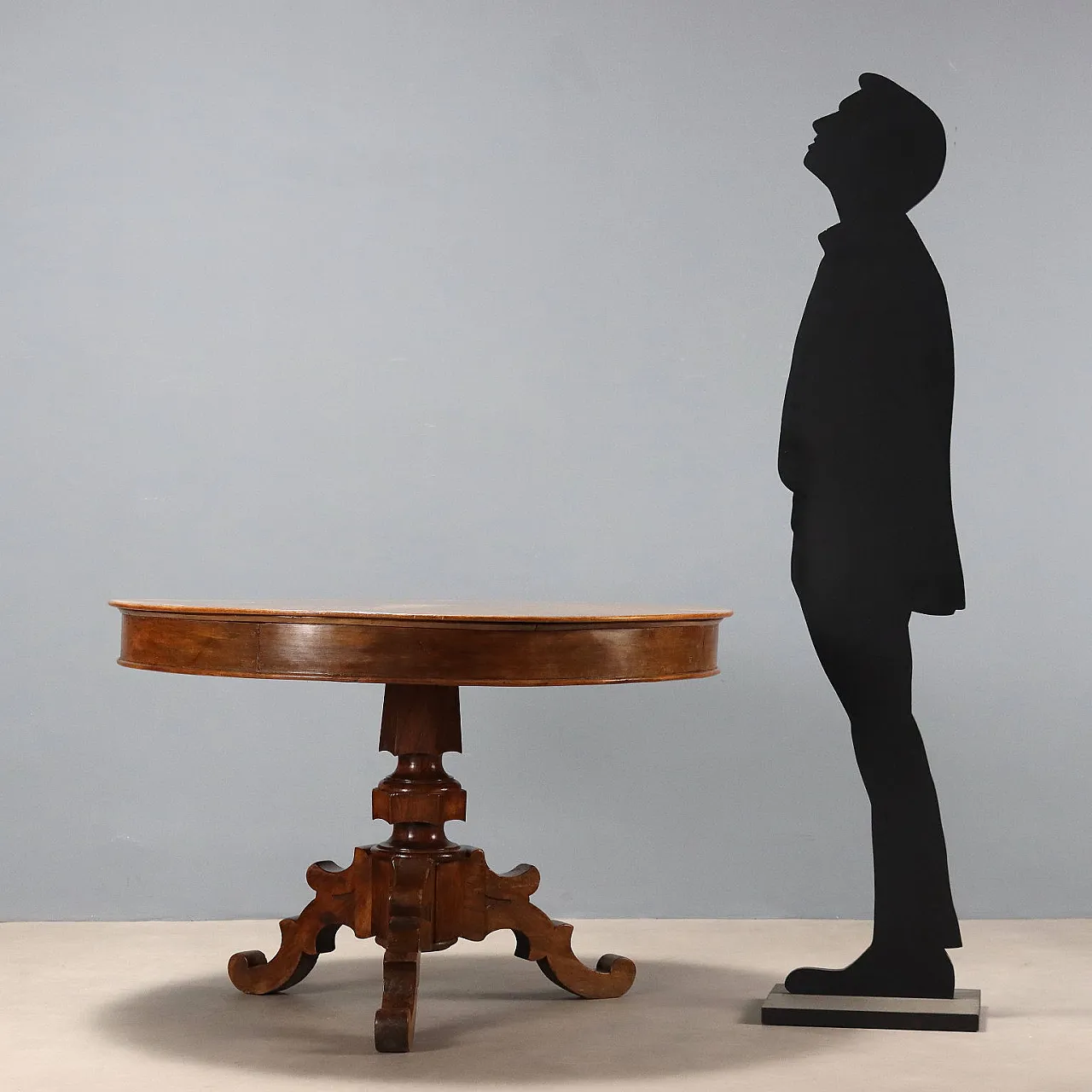 Walnut table, 19th century 2