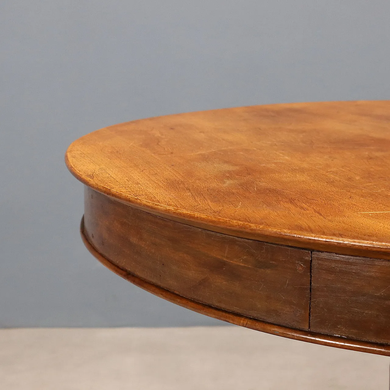 Walnut table, 19th century 3