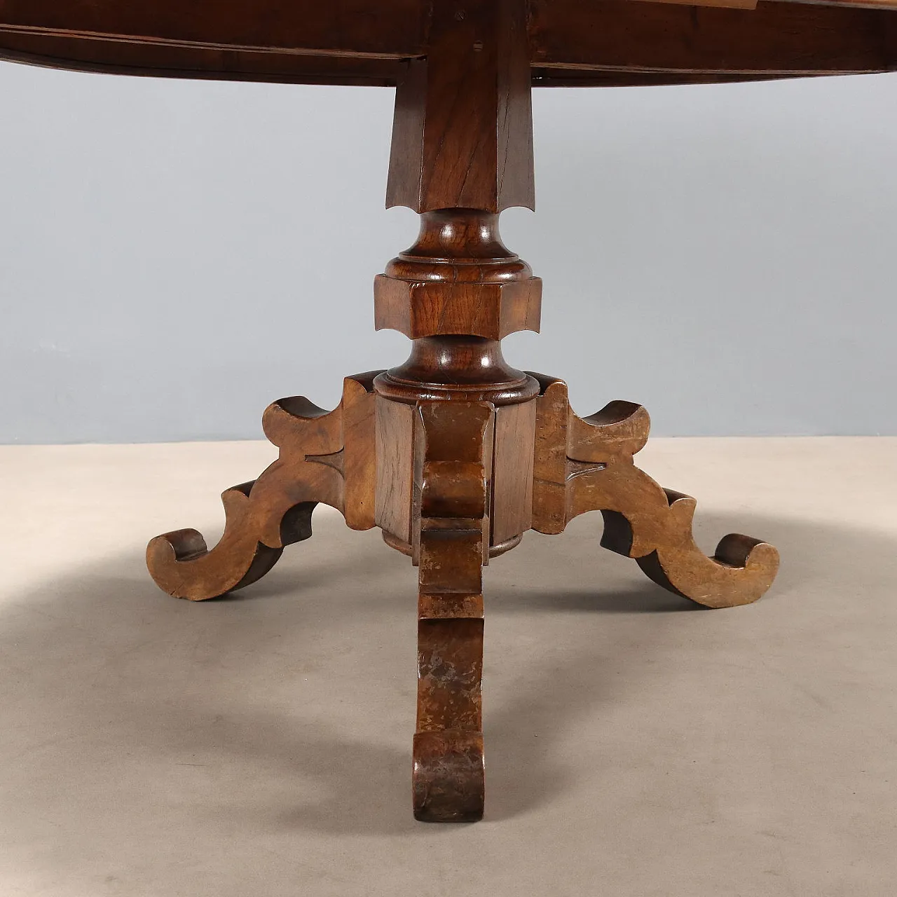 Walnut table, 19th century 4