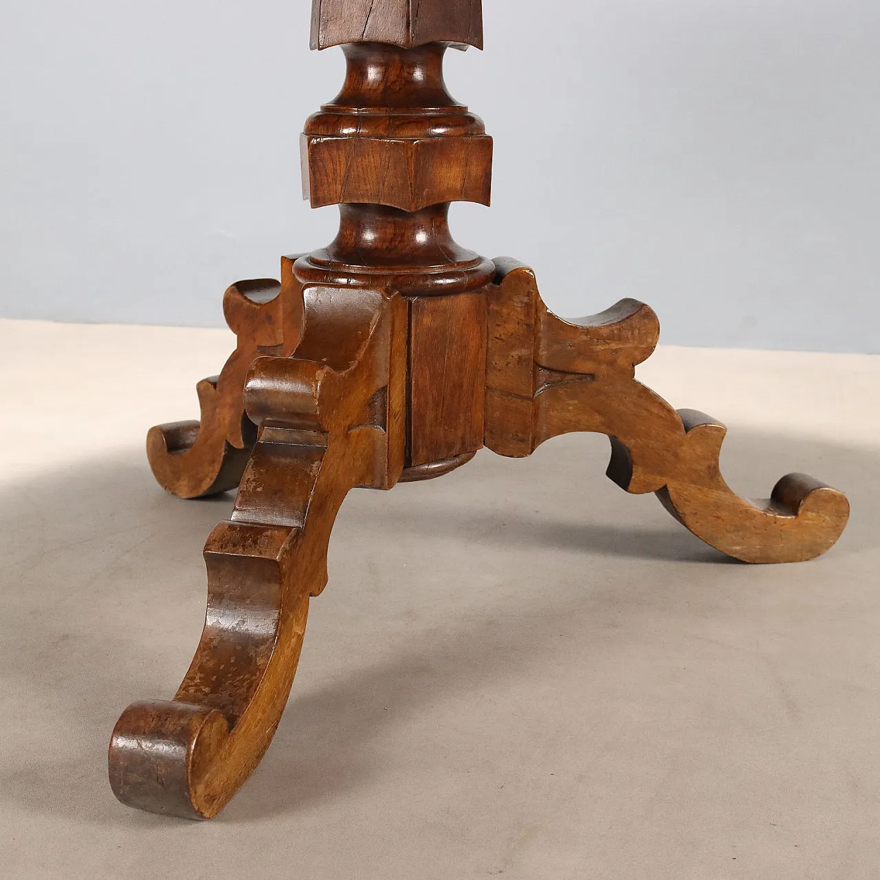 Walnut table, 19th century 5