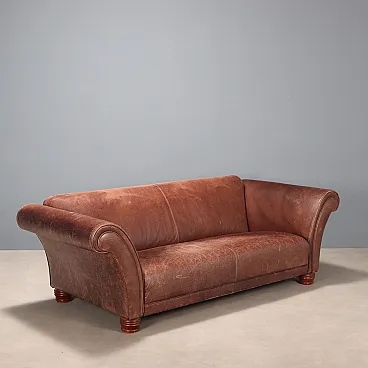 Divano in pelle marrone e gambe in rovere tornito tinto, '900