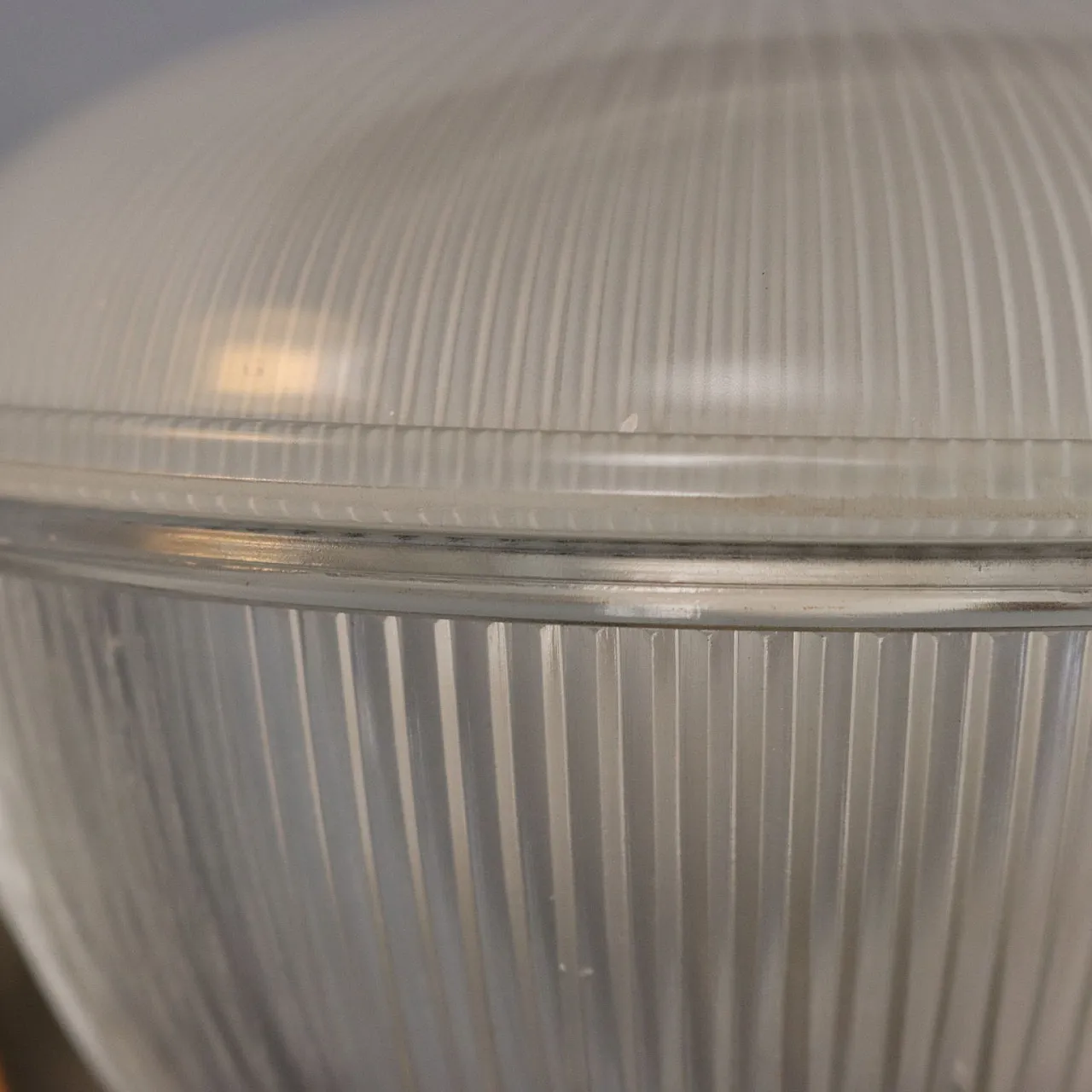 Coppia di appliques con montatura in ottone e diffusore in vetro, '900 7