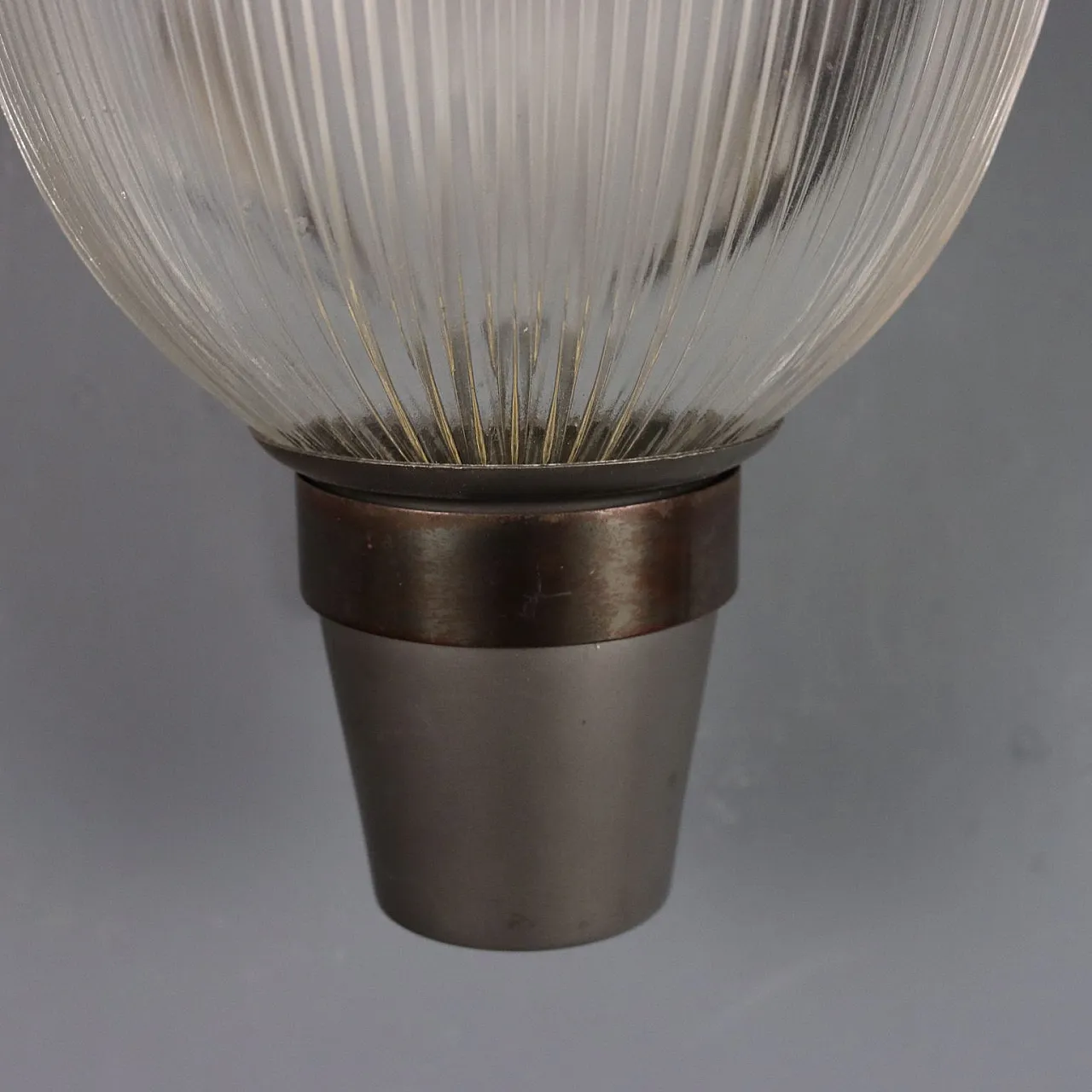 Coppia di appliques con montatura in ottone e diffusore in vetro, '900 8