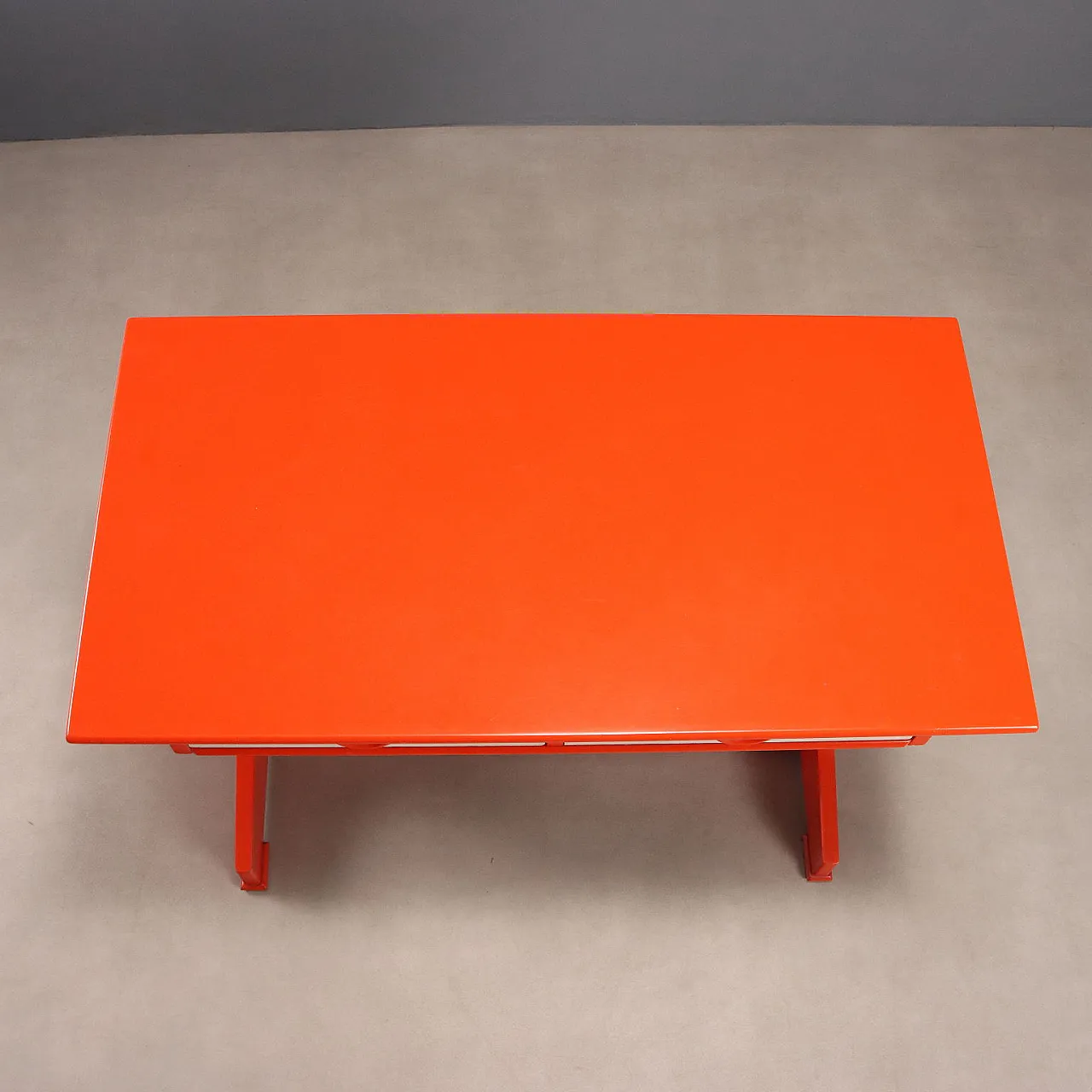 Desk with two drawers in white and orange lacquered wood, 20th century 10