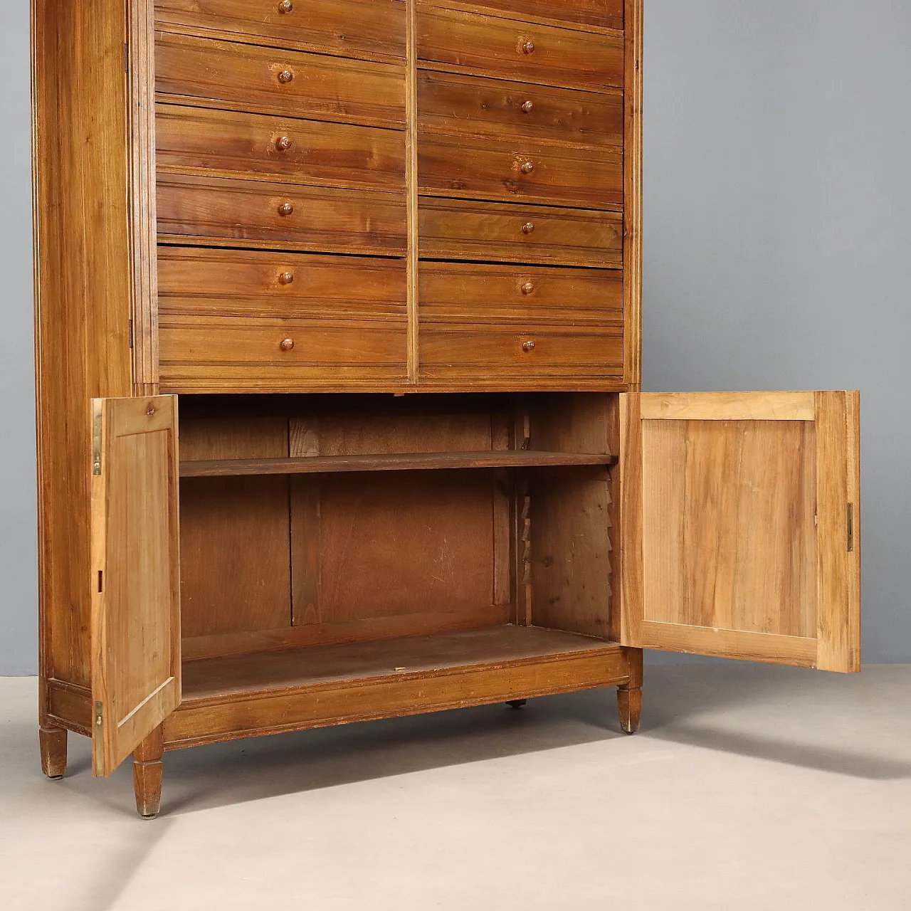 Walnut and beech chest of drawers, early 20th century 4
