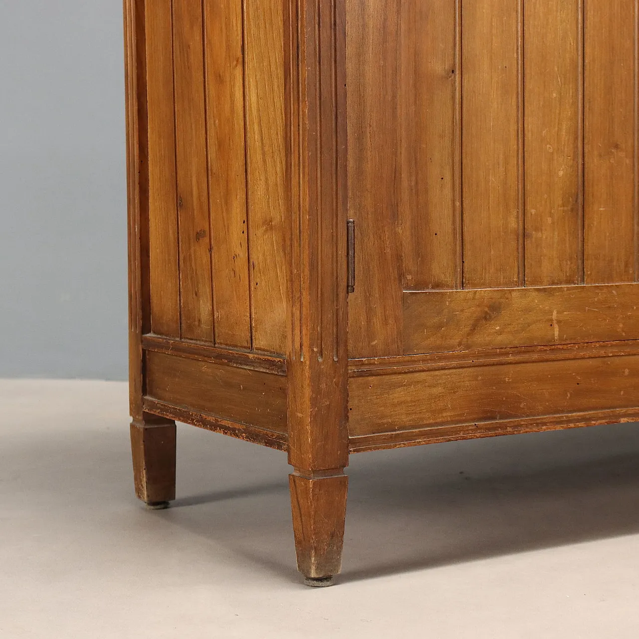 Walnut and beech chest of drawers, early 20th century 7