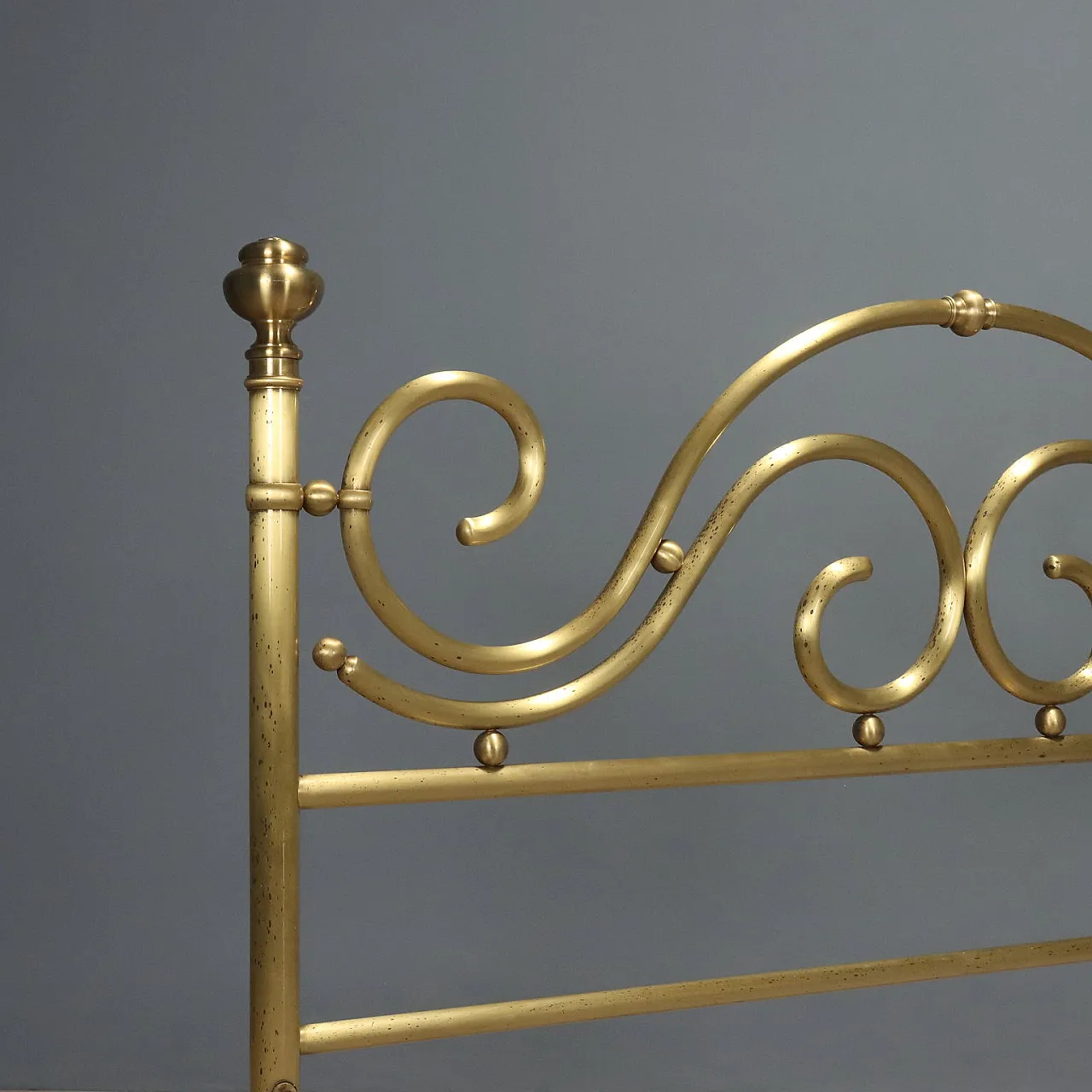 Letto matrimoniale in ottone con particolari arricciati, '900 4