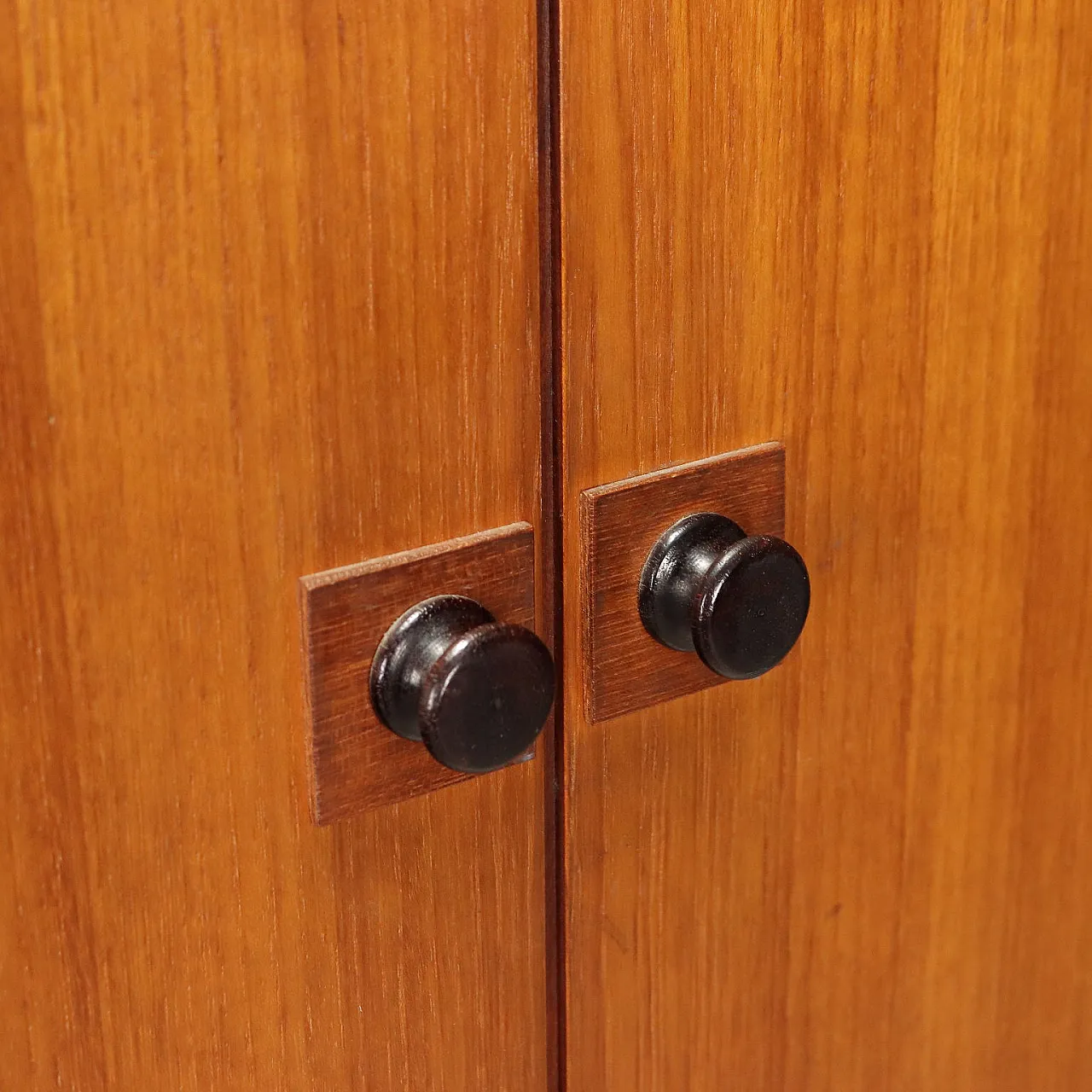 Armadio in impiallacciatura di teak con inserti in legno tinto, '900 6