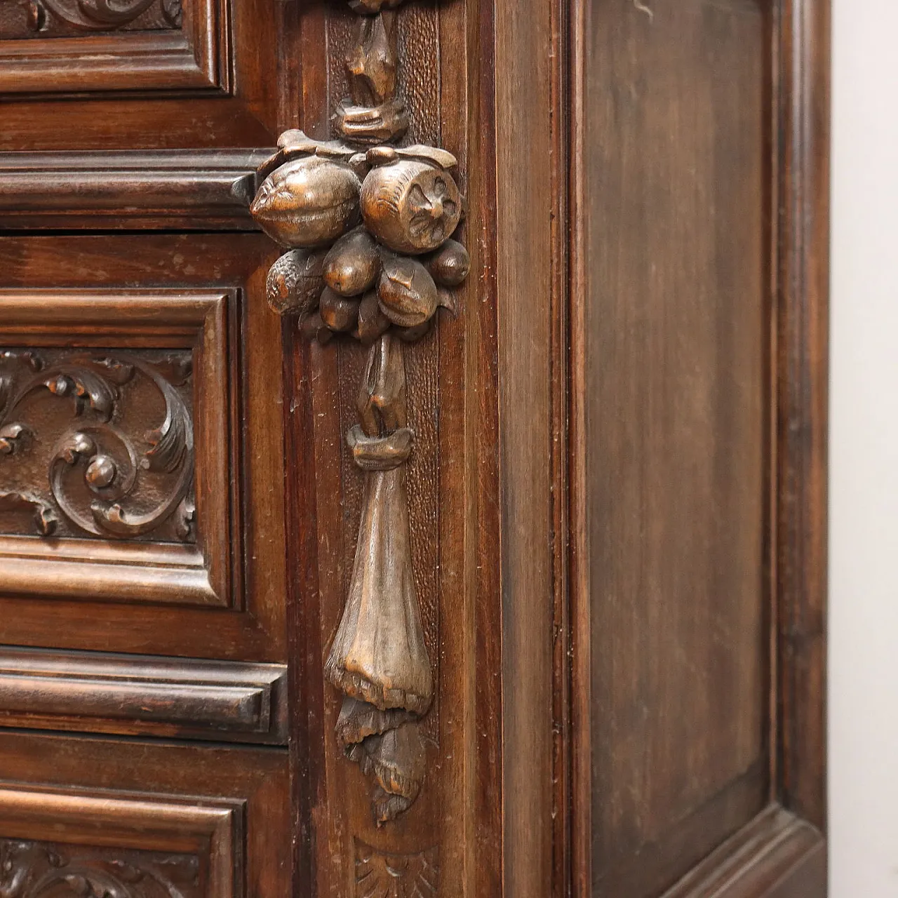 Neo-Renaissance dresser with mirror, 20th century 9