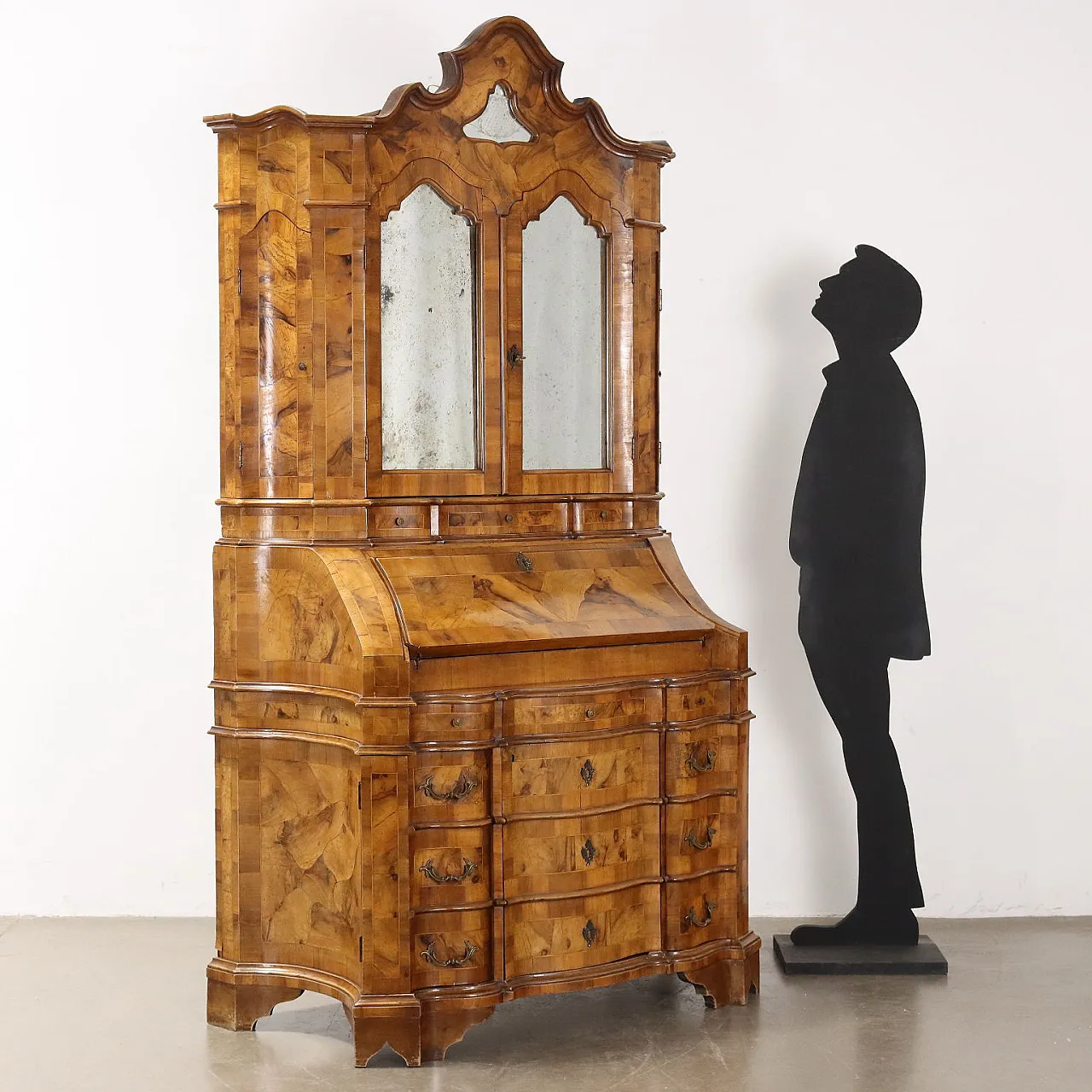 Walnut Baroque-style trumeau, 20th century 2