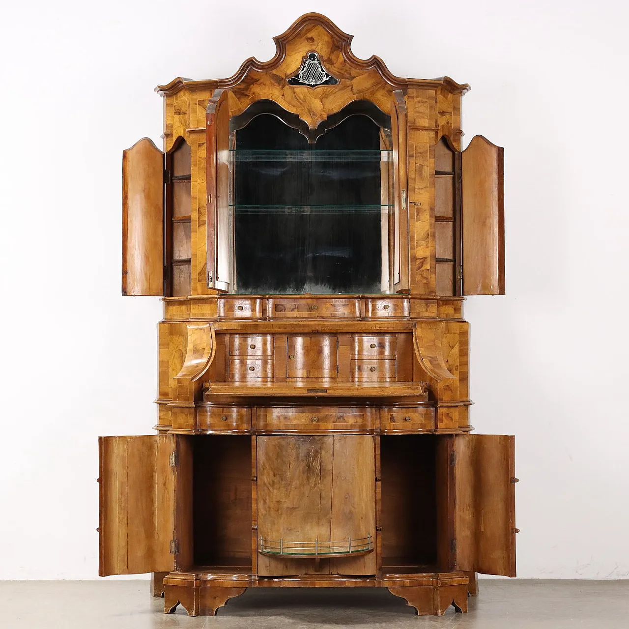 Walnut Baroque-style trumeau, 20th century 3