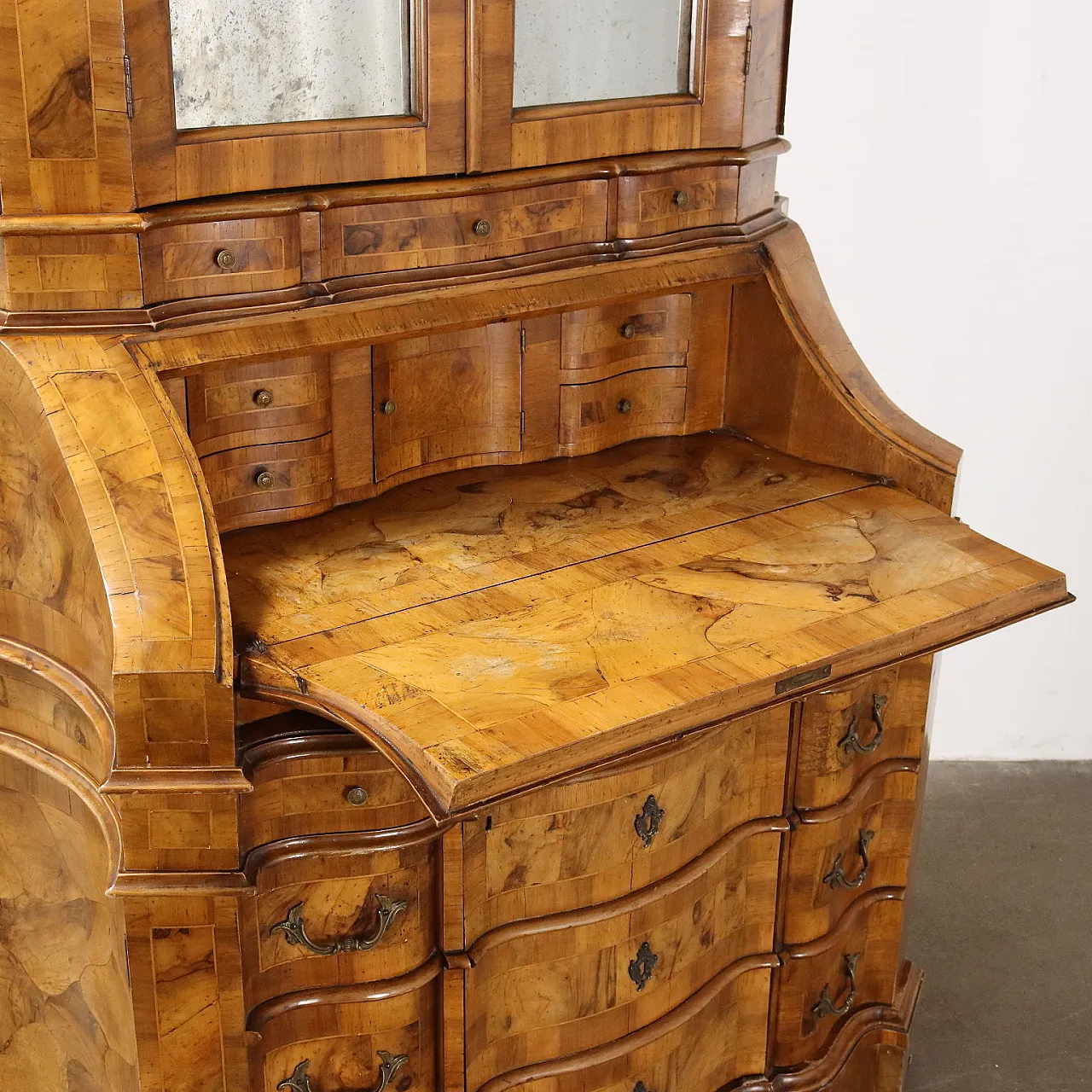 Walnut Baroque-style trumeau, 20th century 10