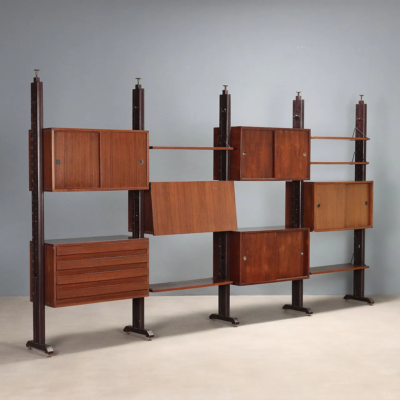 Libreria con impiallacciatura di legno esotico e ottone, '900 1