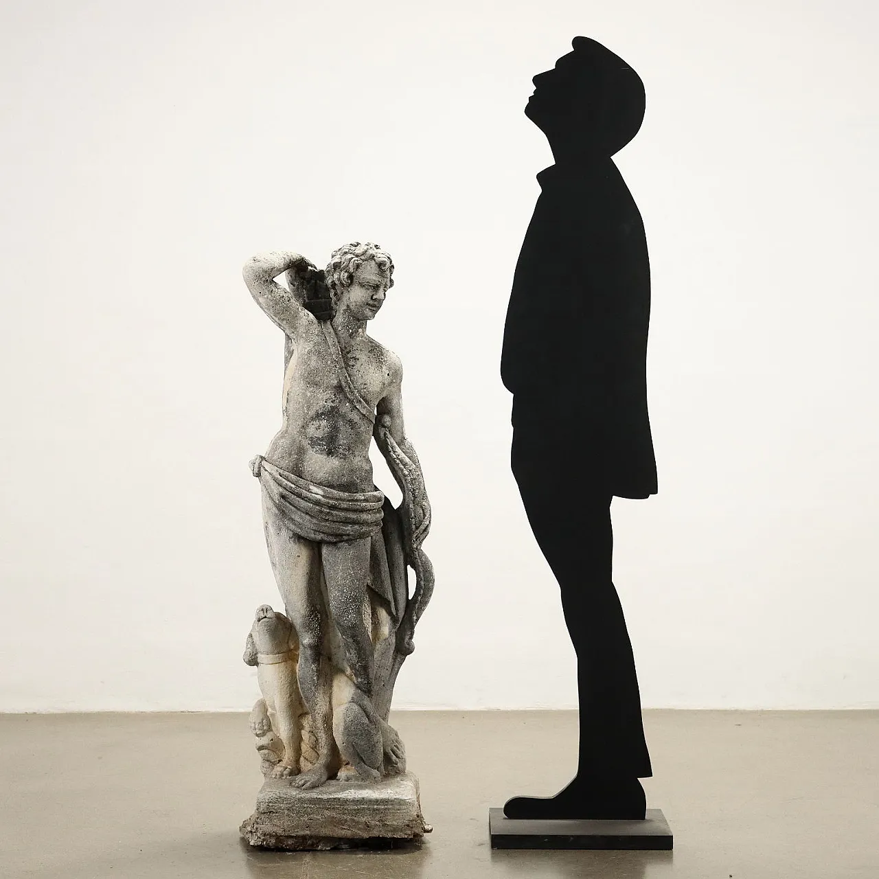 Scultura da giardino in graniglia di Apollo con cane 2