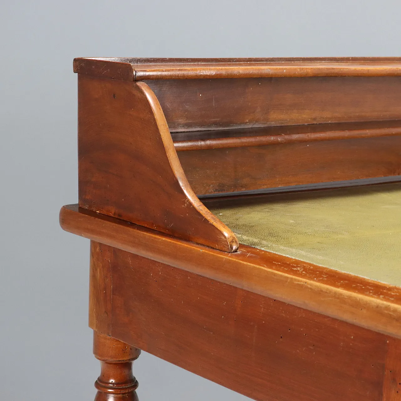 Walnut and leather desk, mid-19th century 5