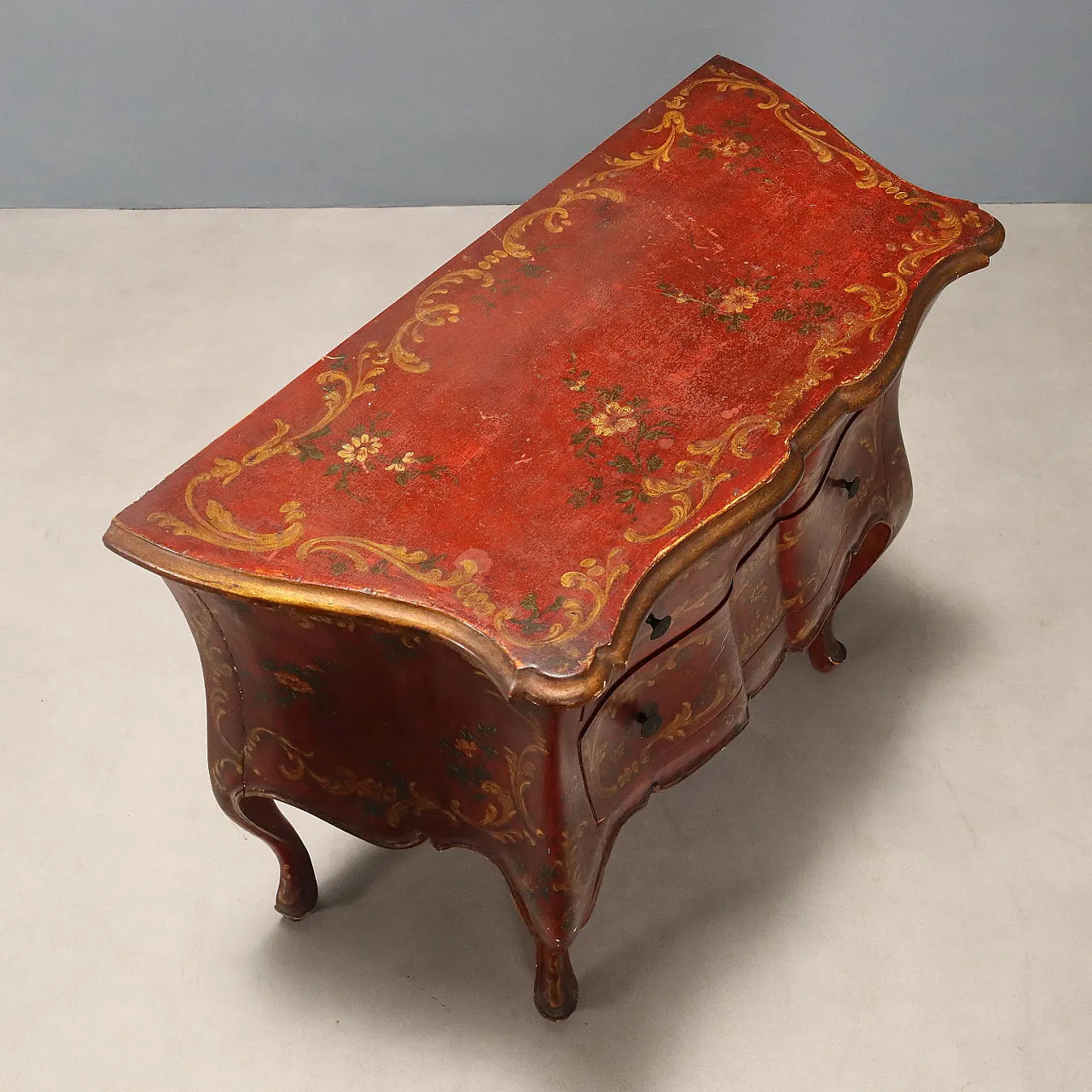 Cassettone in legno e lacca bordeaux, fine '800 7