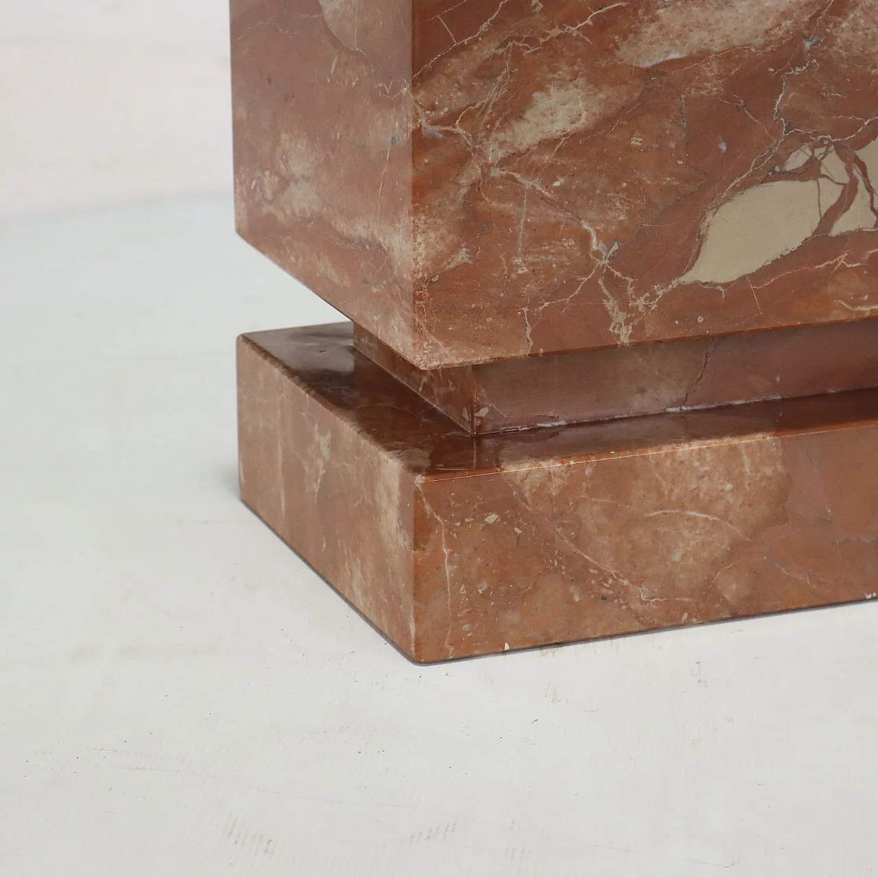 Red marble coffee table with round glass top, Italy 1980s 7