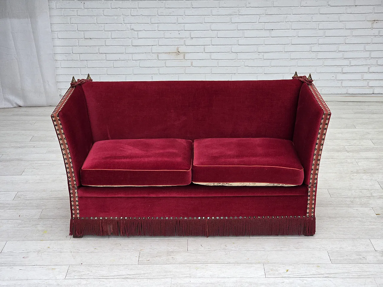 Divano danese spagnolo in velluto, gambe in frassino, anni '70 2
