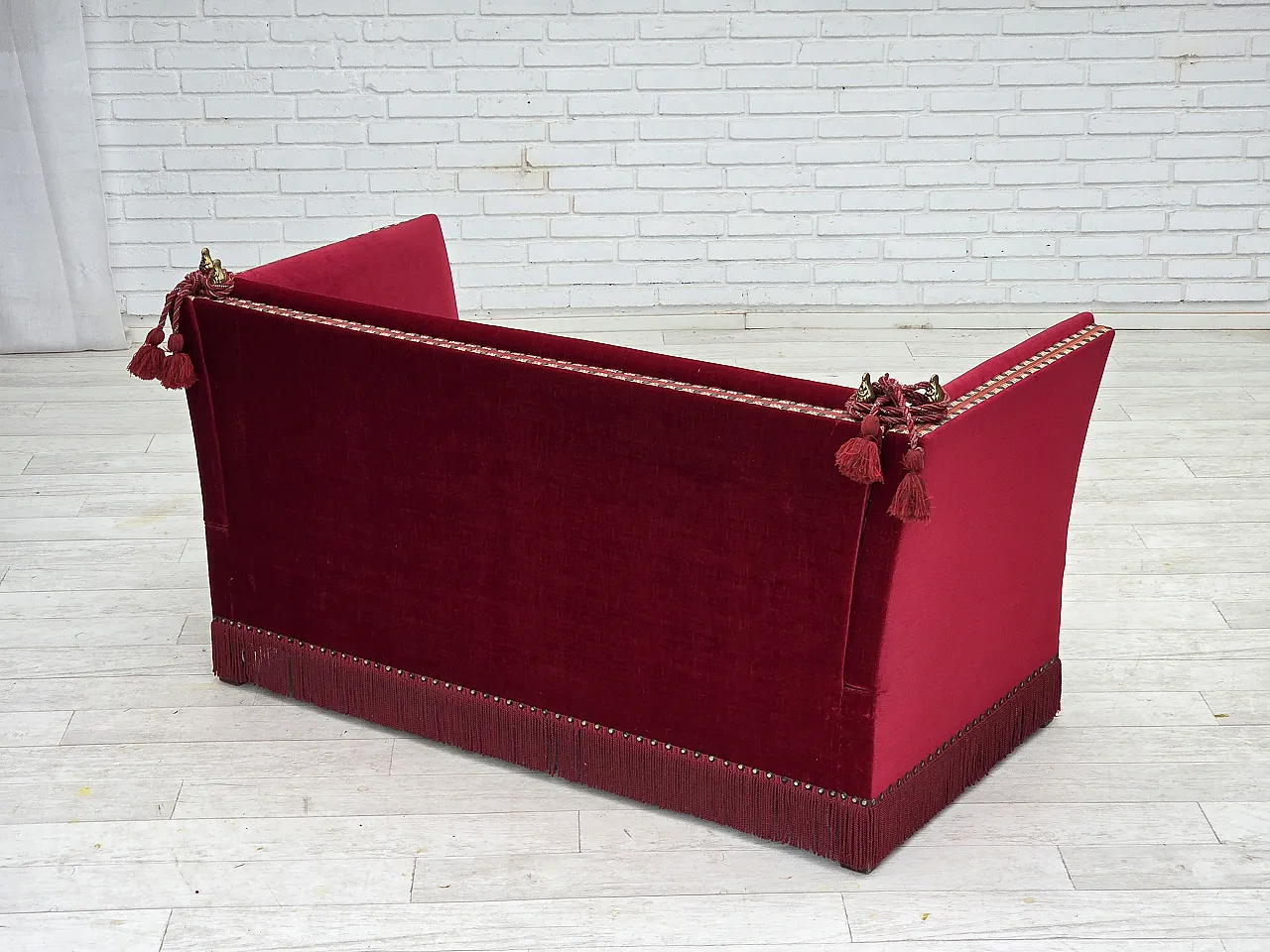 Divano danese spagnolo in velluto, gambe in frassino, anni '70 10