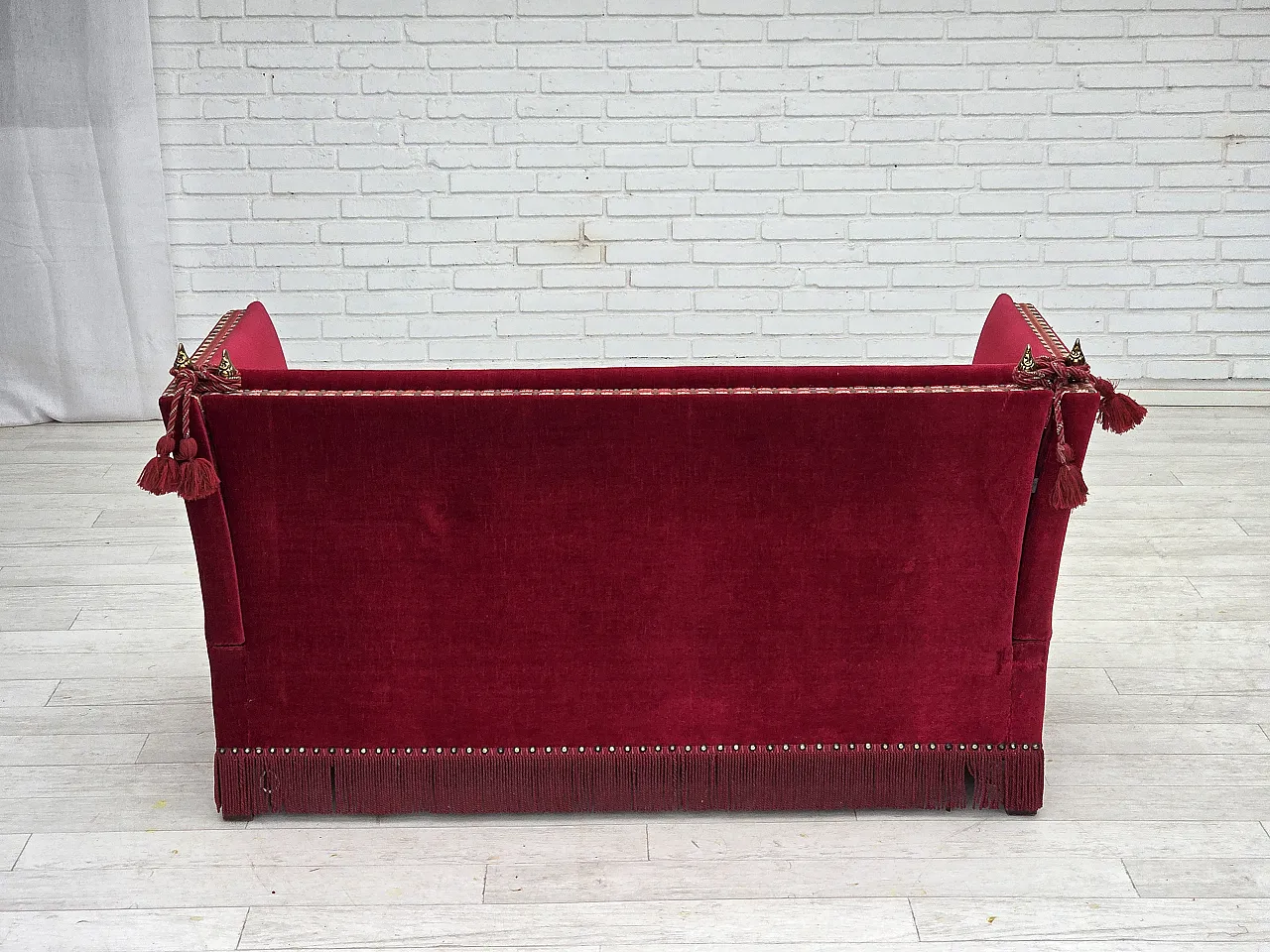 Divano danese spagnolo in velluto, gambe in frassino, anni '70 15