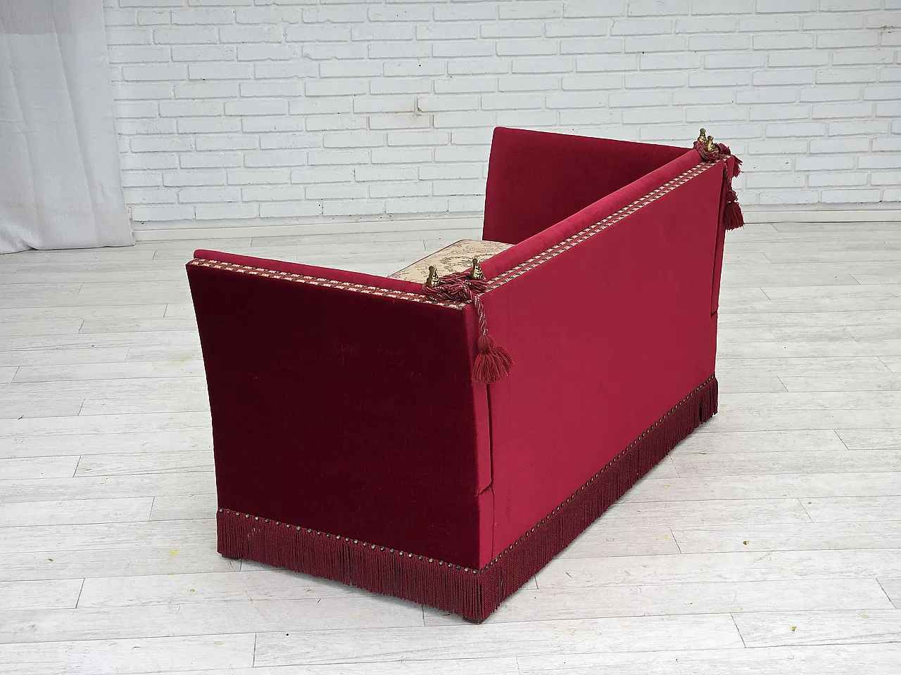 Divano danese spagnolo in velluto, gambe in frassino, anni '70 16