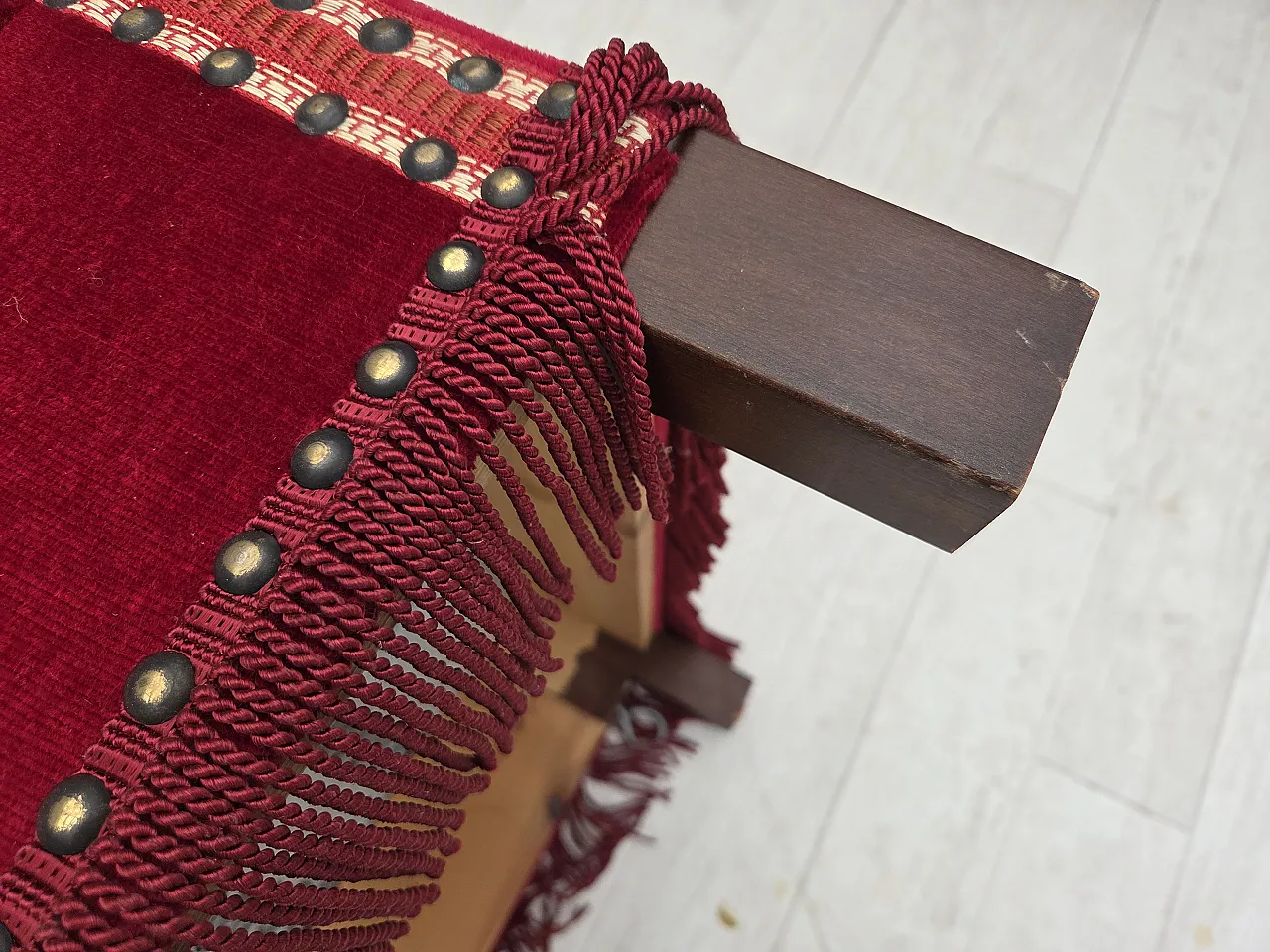 Divano danese spagnolo in velluto, gambe in frassino, anni '70 21