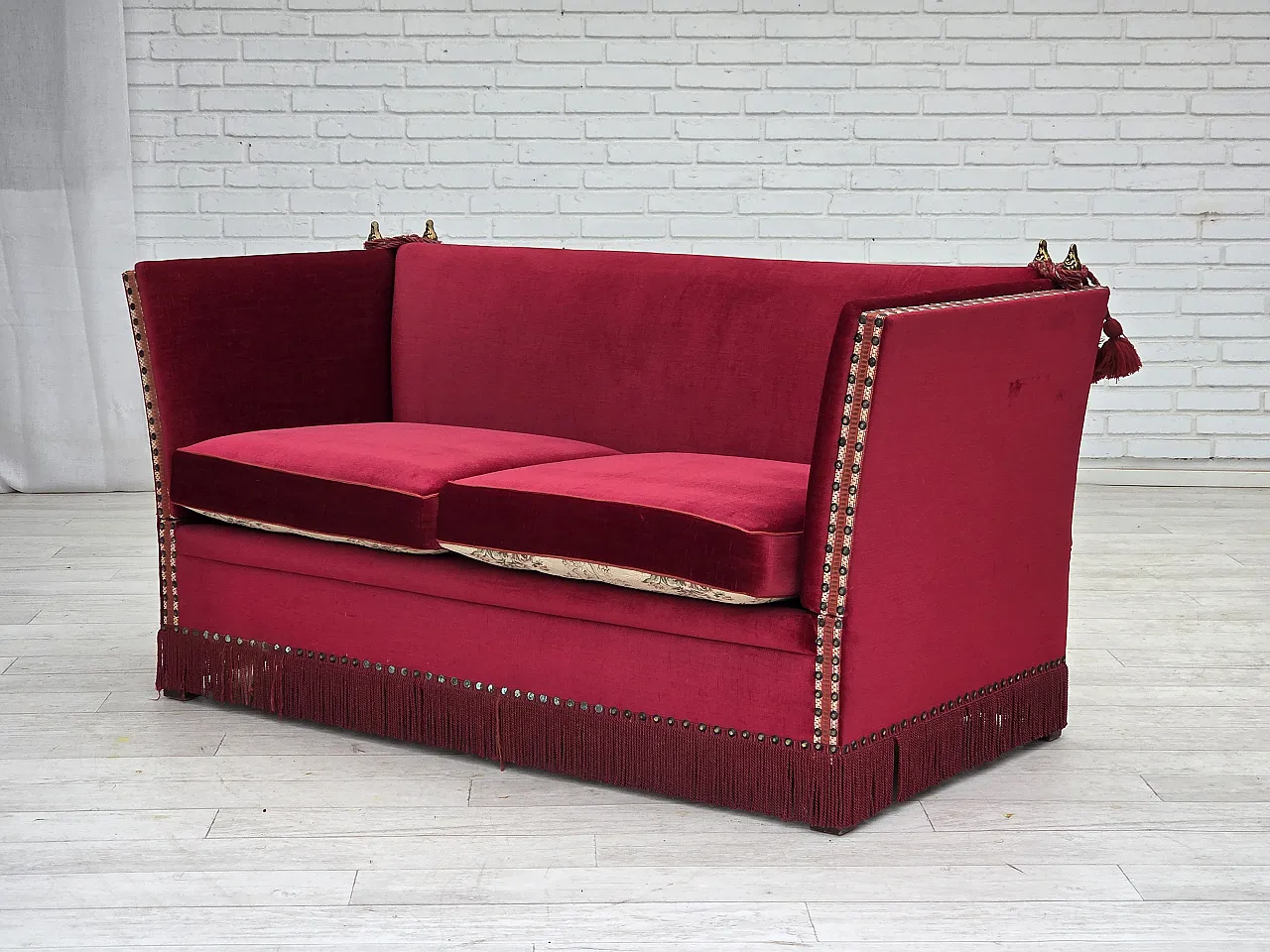 Divano danese spagnolo in velluto, gambe in frassino, anni '70 22