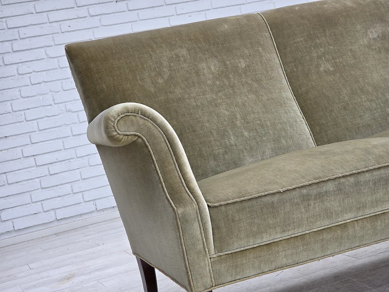 Divano danese a 3 posti, in velluto verde chiaro, anni '60 3