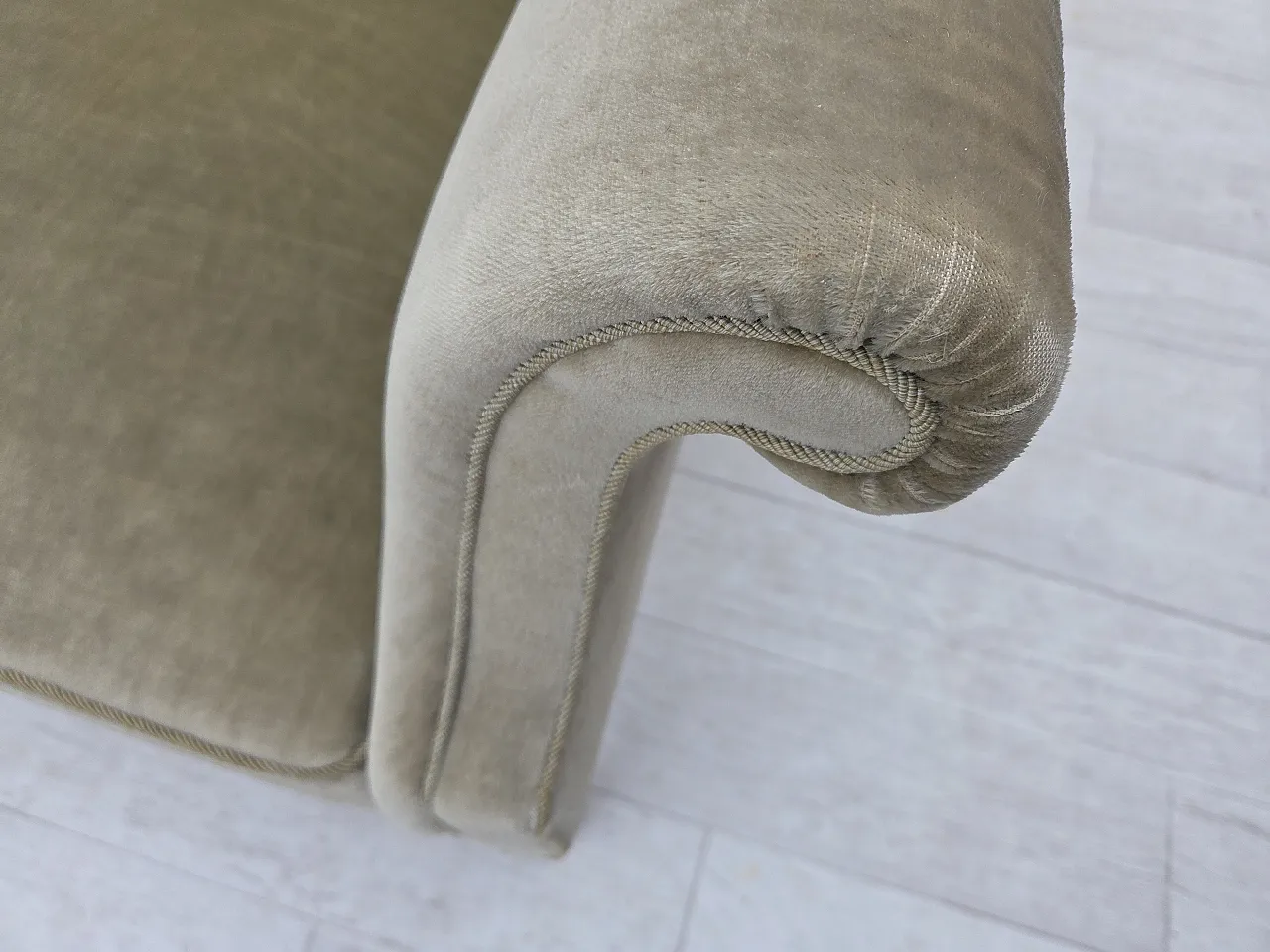 Divano danese a 3 posti, in velluto verde chiaro, anni '60 6