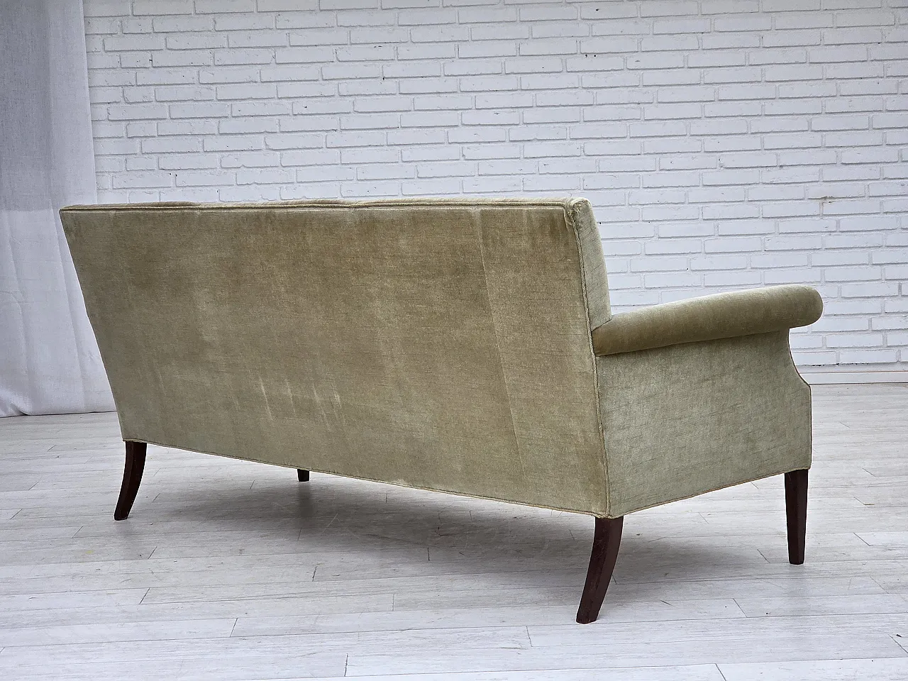 Divano danese a 3 posti, in velluto verde chiaro, anni '60 10