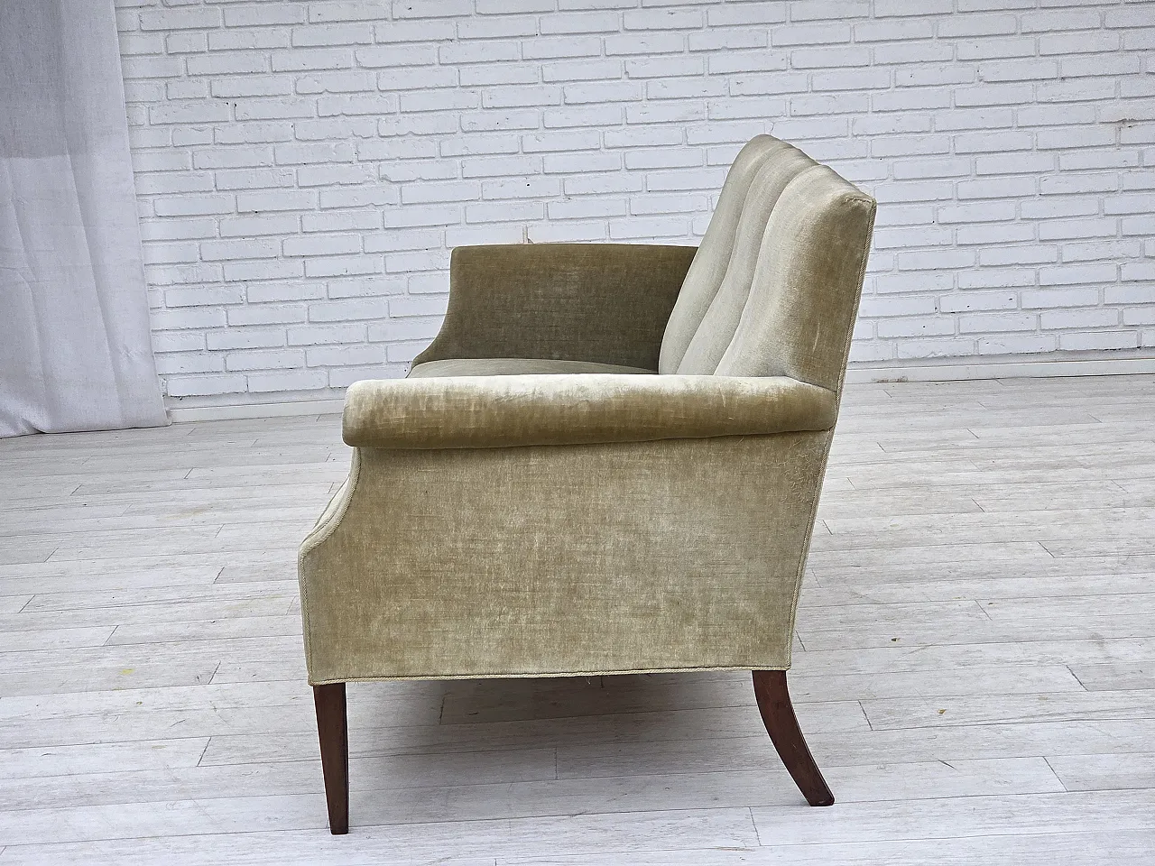 Divano danese a 3 posti, in velluto verde chiaro, anni '60 13