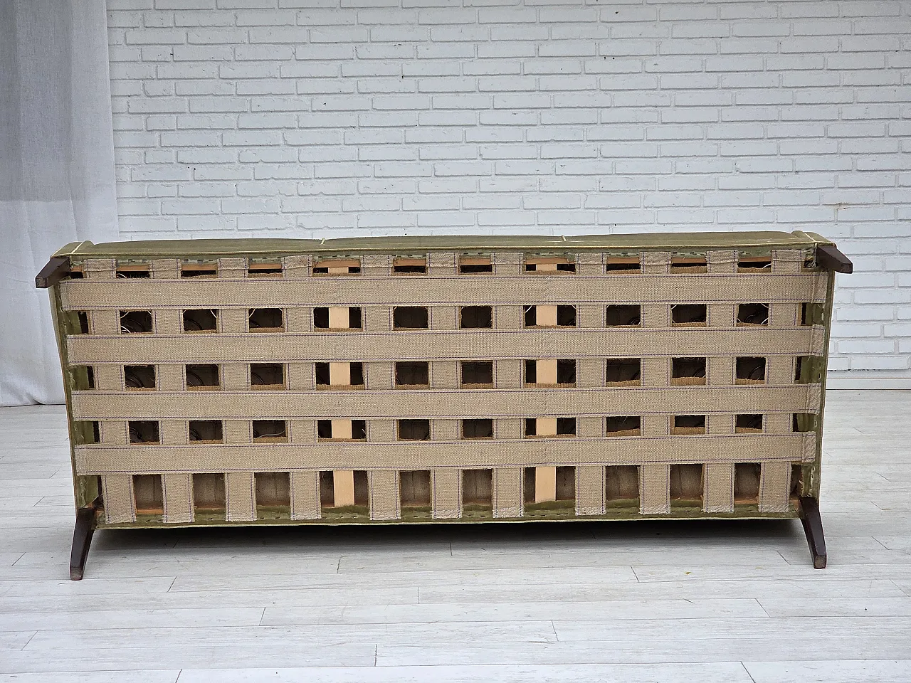 Divano danese a 3 posti, in velluto verde chiaro, anni '60 16