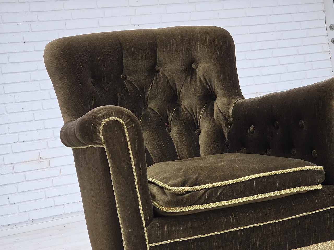 Poltrona scandinava, velluto verde, legno di frassino, anni '50 3