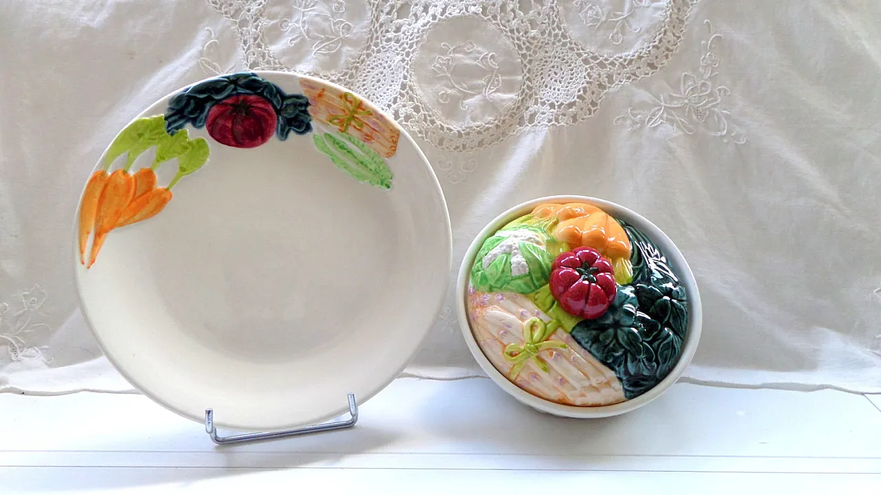 set of plate, covered terrine with majolica polychrome vegetables, 80s 2