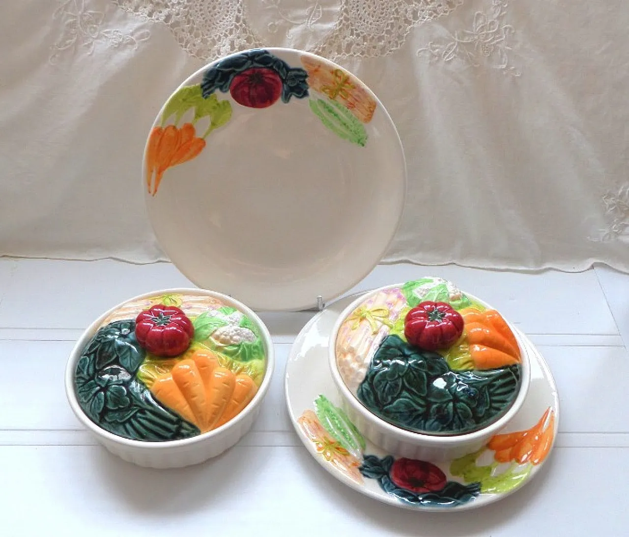 set of plate, covered terrine with majolica polychrome vegetables, 80s 3