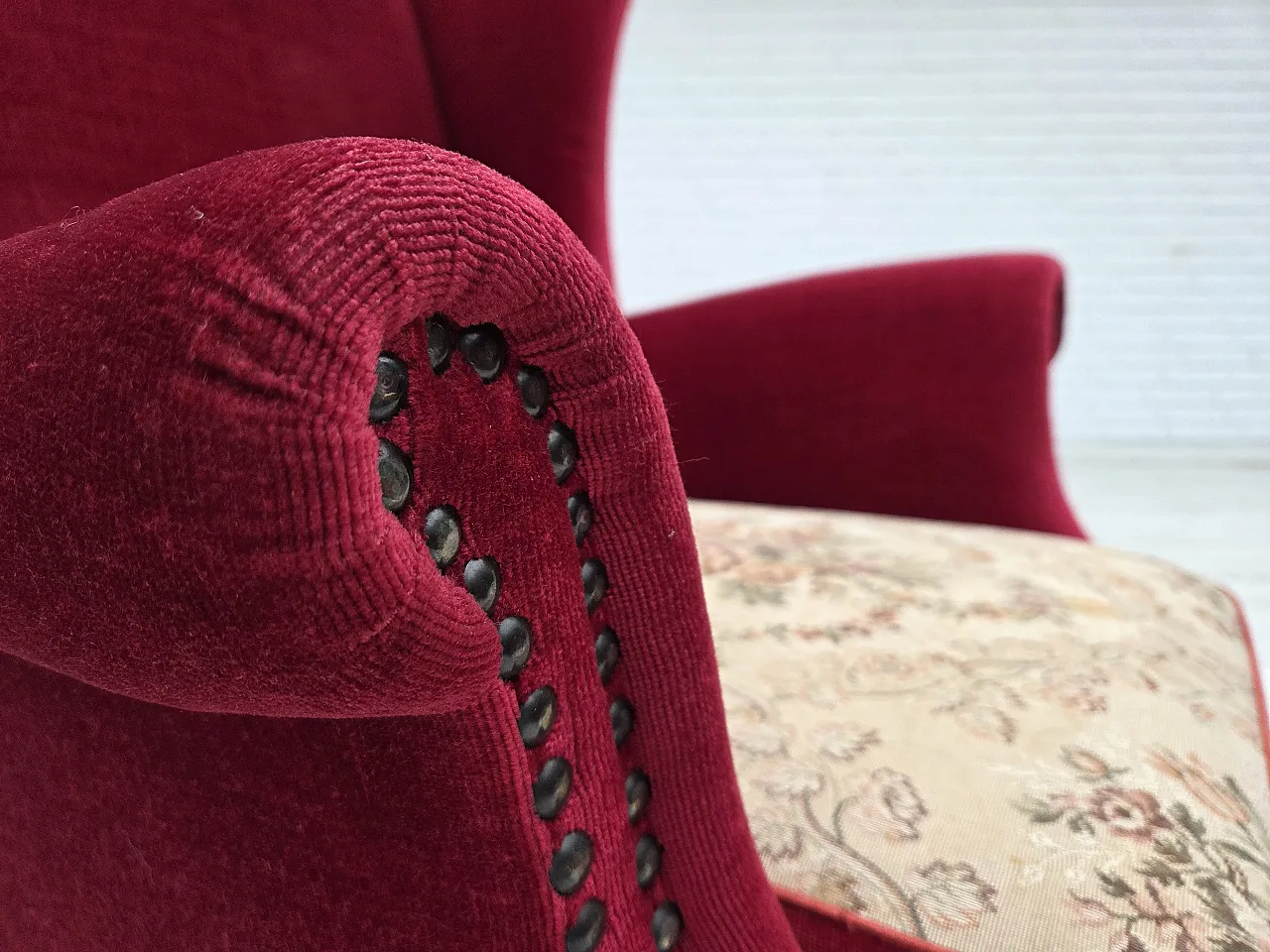 Poltrona danese schienale alto, velluto rosso, in frassino, anni '60 5