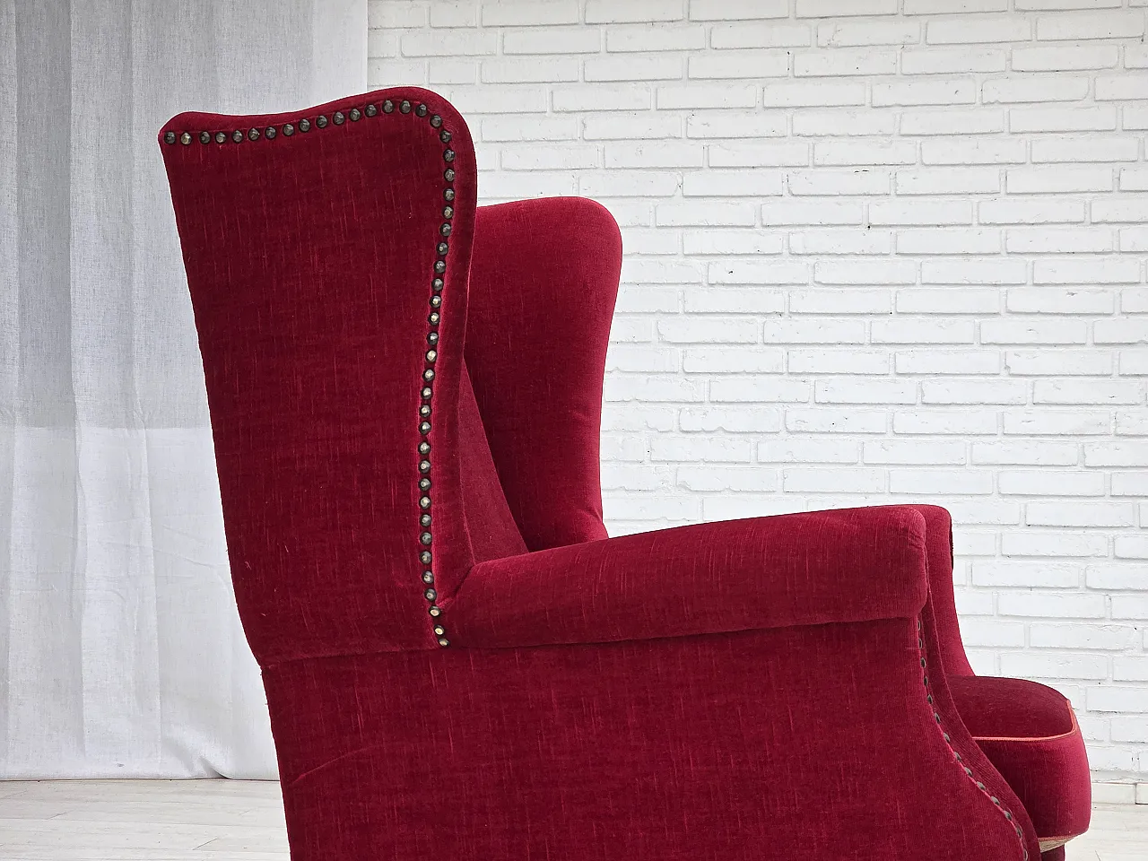 Poltrona danese schienale alto, velluto rosso, in frassino, anni '60 10