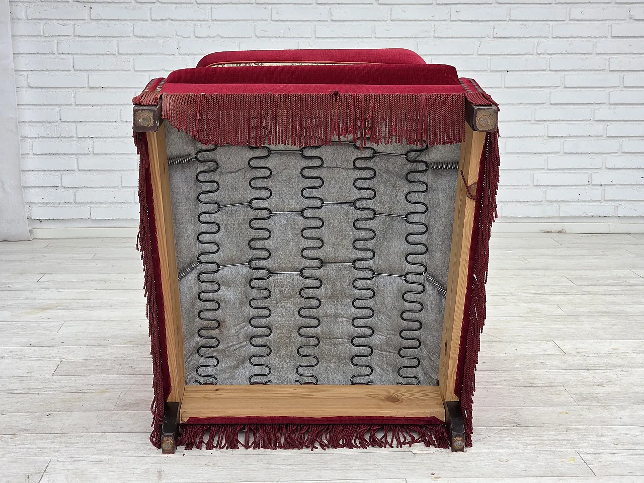 Poltrona danese schienale alto, velluto rosso, in frassino, anni '60 17