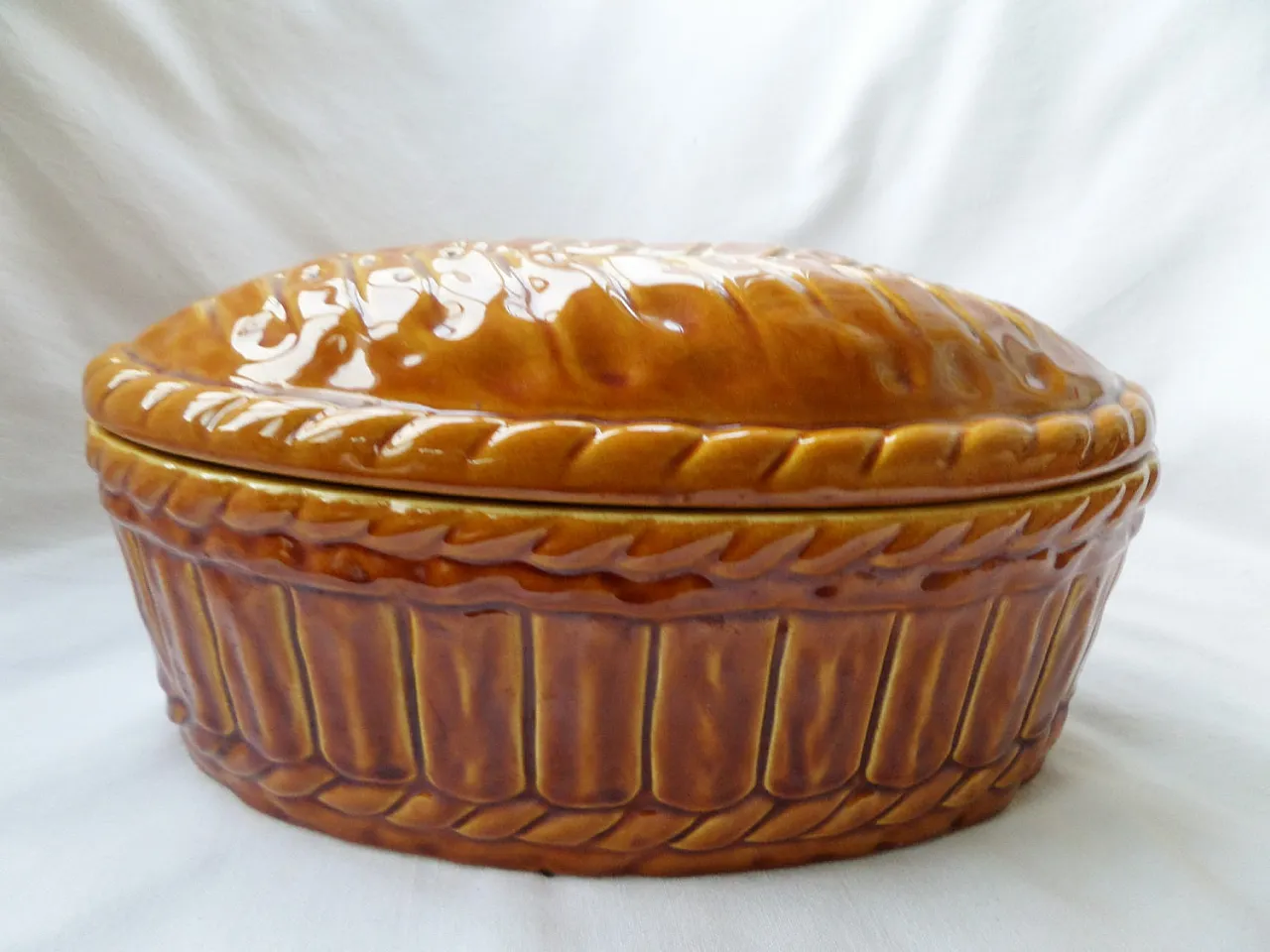 Large Majolica Puff Pastry Pie Faience Dish Terrine, light brown, 80s 2