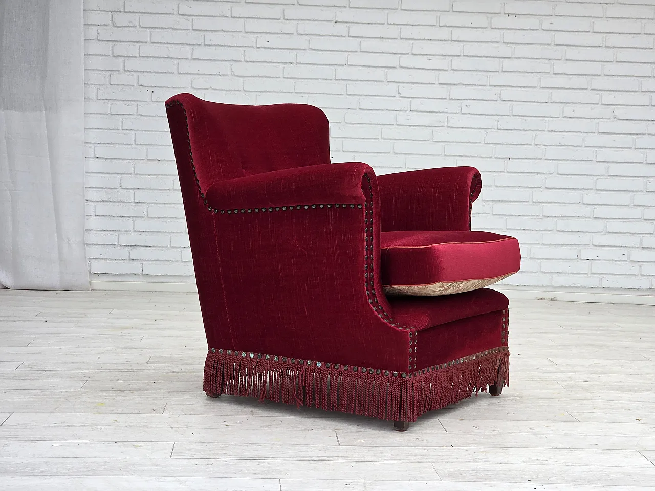 Poltrona danese, velluto rosso, in frassino, anni '70 4