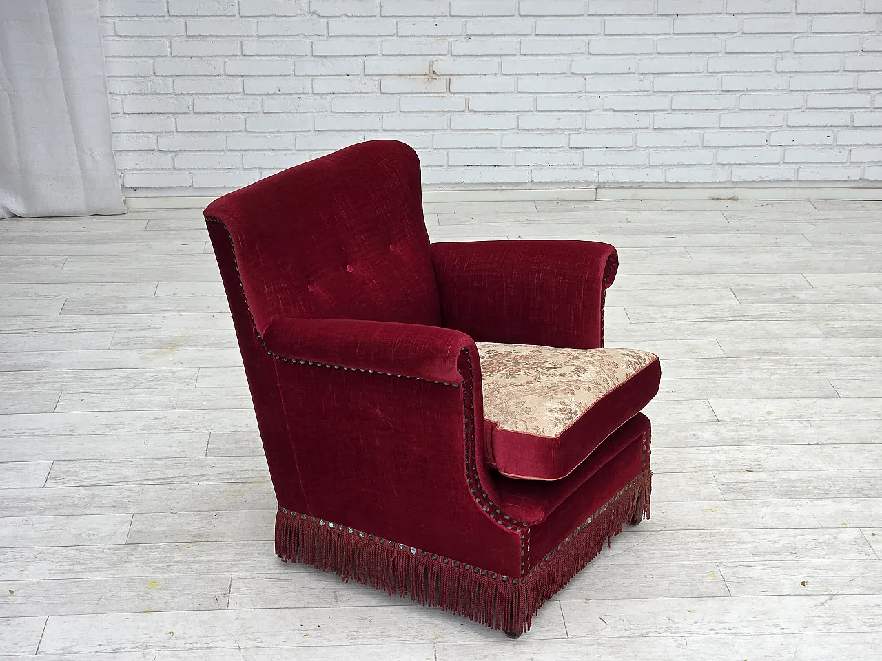 Poltrona danese, velluto rosso, in frassino, anni '70 5