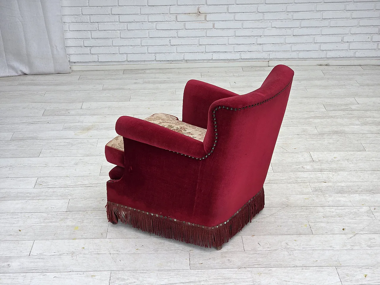 Poltrona danese, velluto rosso, in frassino, anni '70 13